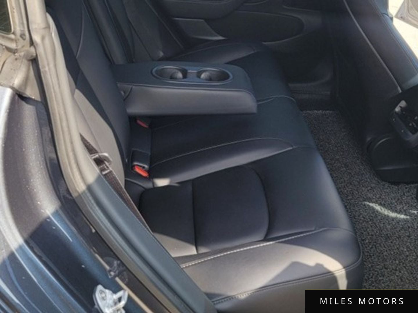 Tesla Model 3 2020 — миниатюра 10