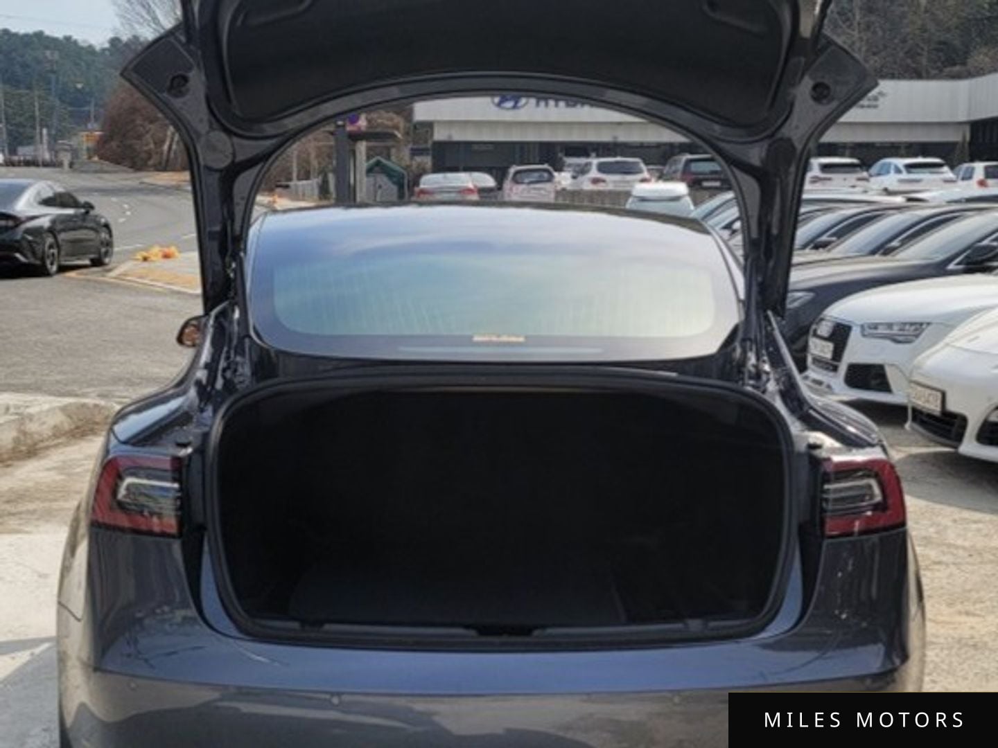 Tesla Model 3 2020 — миниатюра 12
