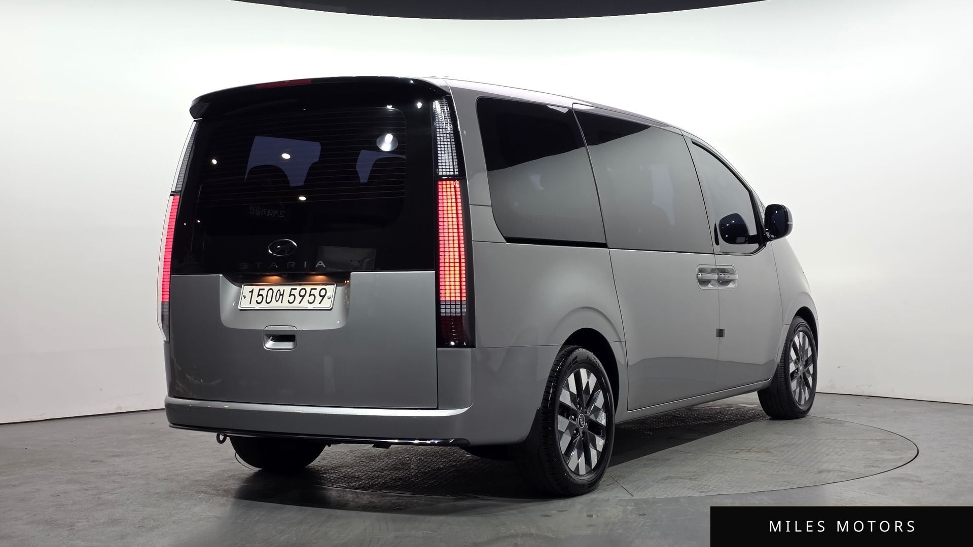 Hyundai Staria 2022 — миниатюра 2