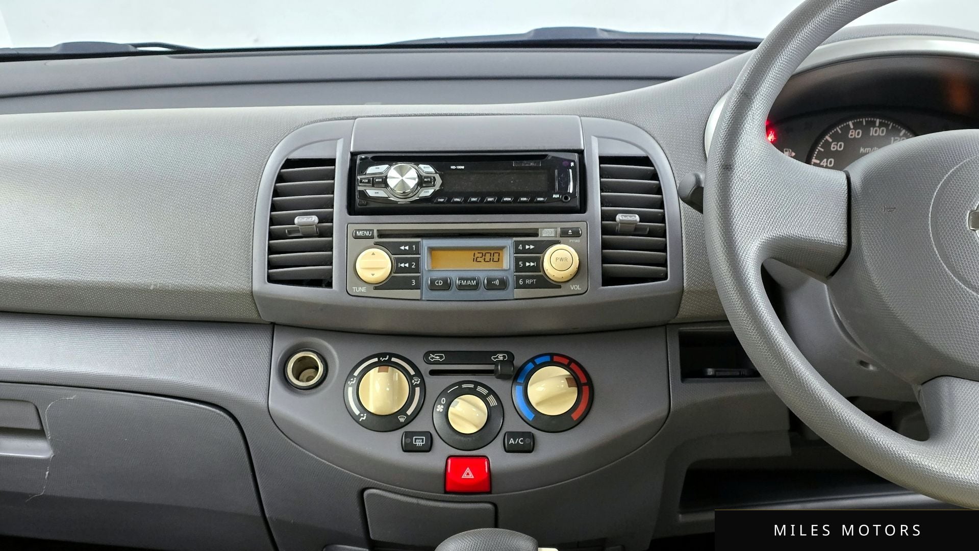 Nissan 마치 2002 — миниатюра 14