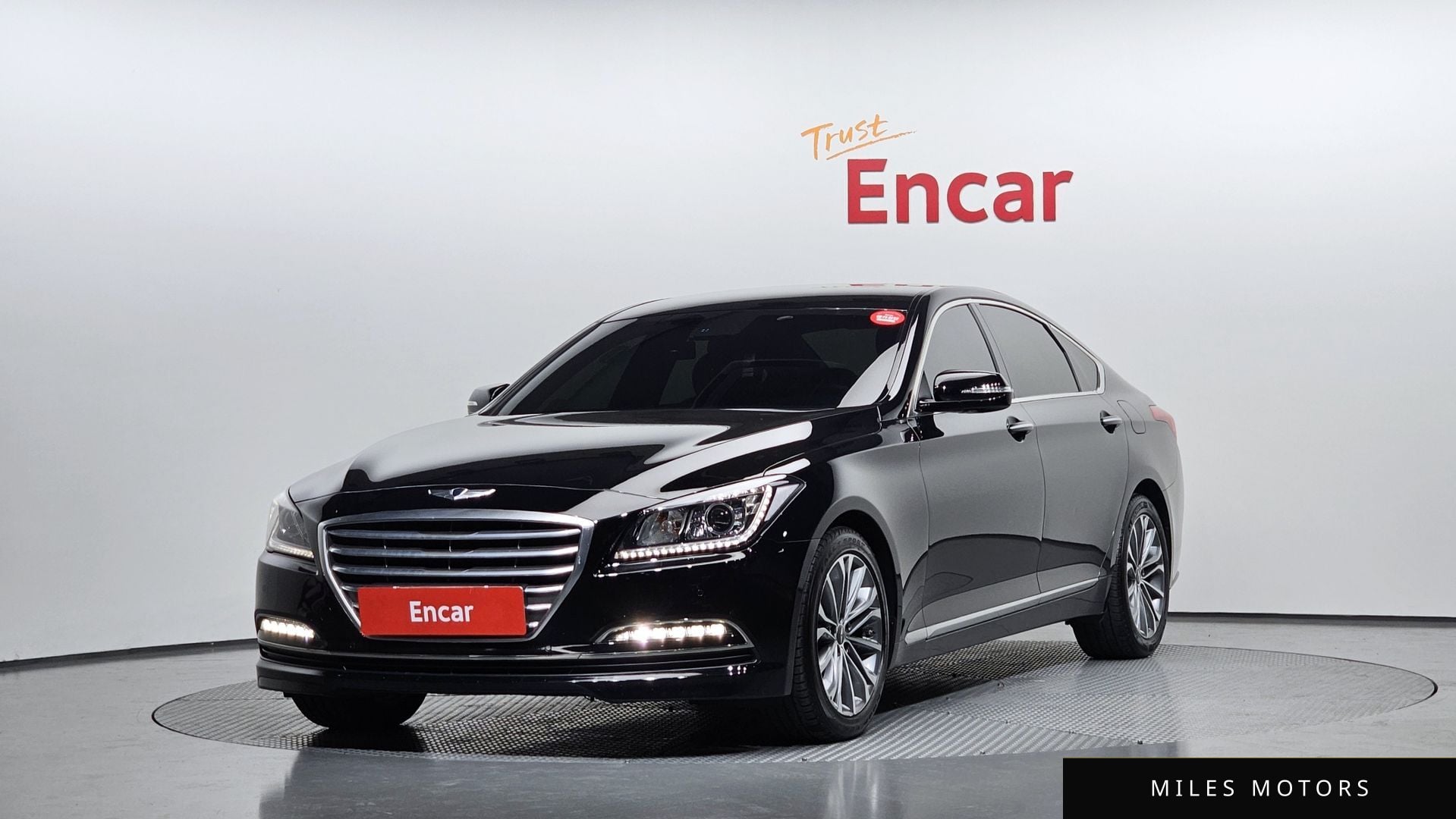 Hyundai Genesis 2016 — фото 1 из 12