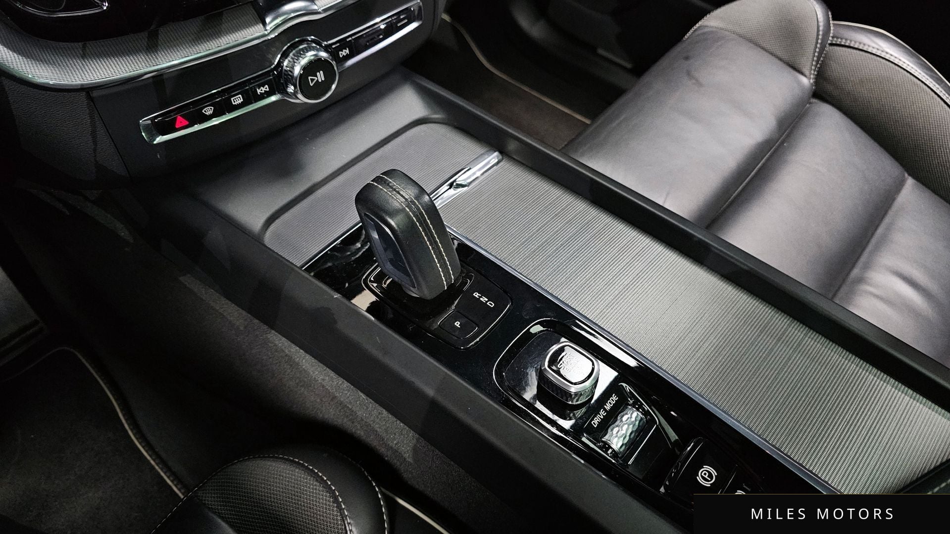 Volvo XC60 2021 — миниатюра 9