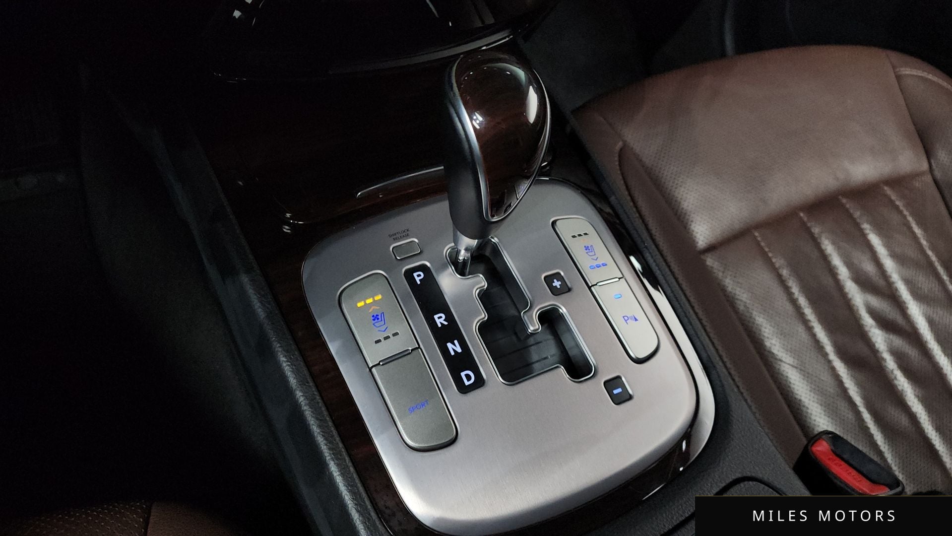Hyundai Genesis 2012 — миниатюра 9