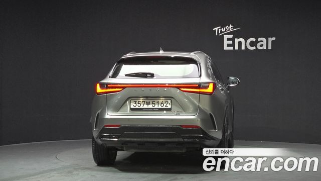 Лексус NX350h 2023 — миниатюра 4