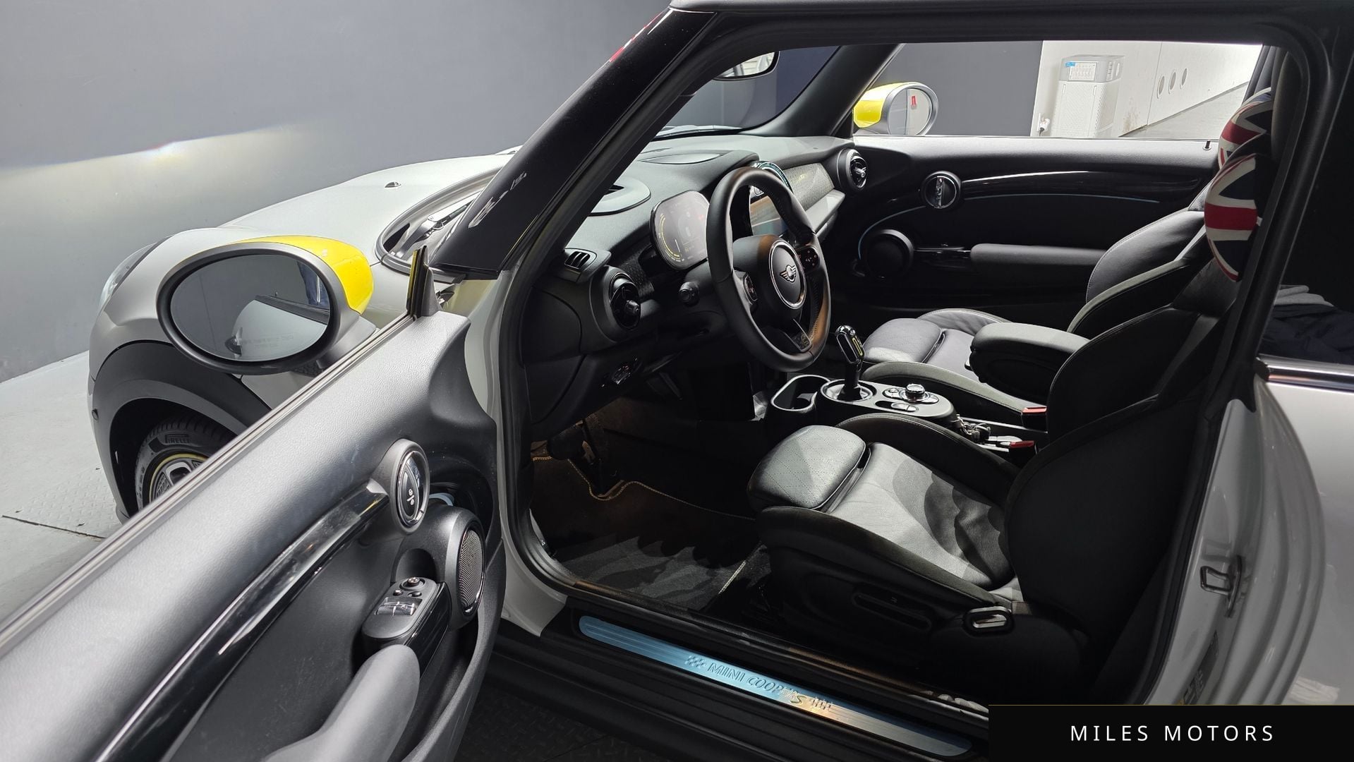 MINI 쿠퍼 일렉트릭 2023 — миниатюра 11