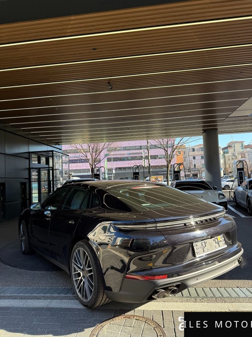 Porsche Panamera 2025 — миниатюра 10
