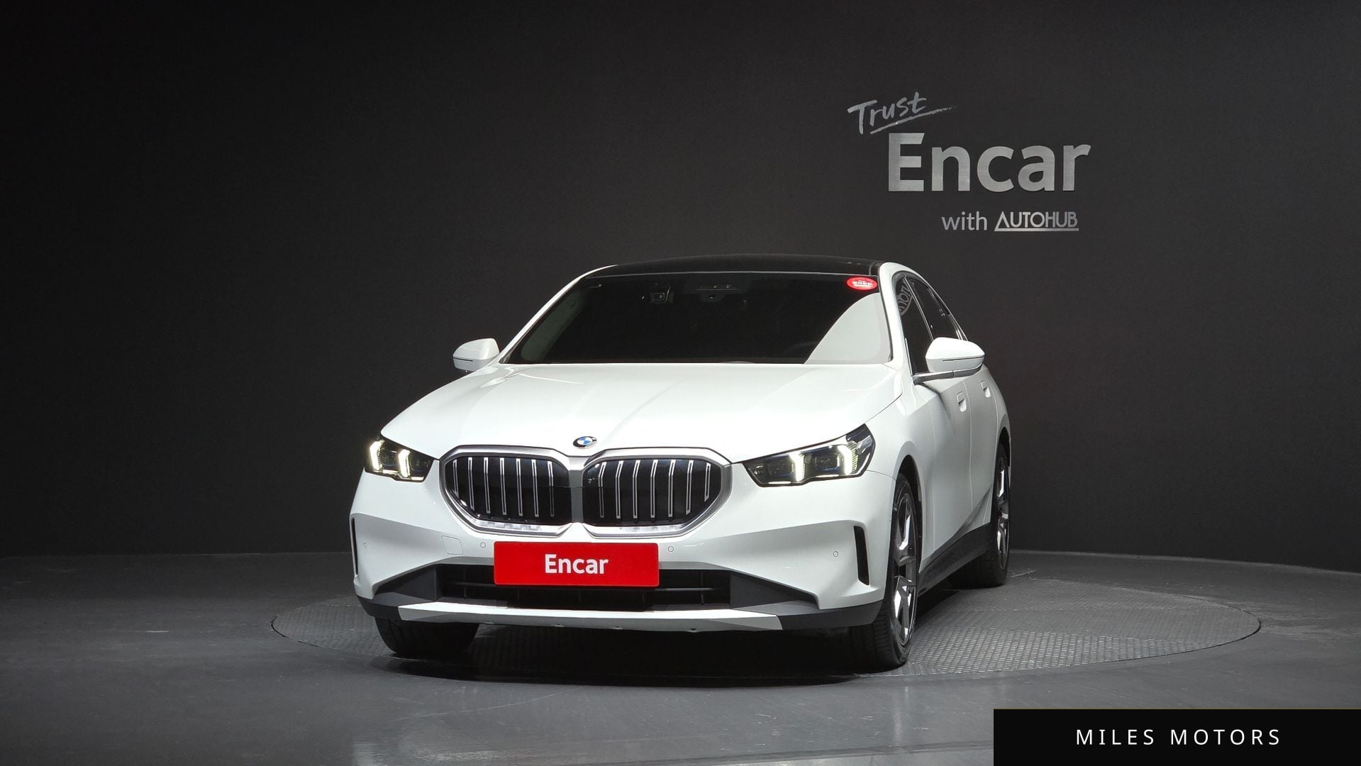 BMW 5 Series (G60) 2024 — миниатюра 3