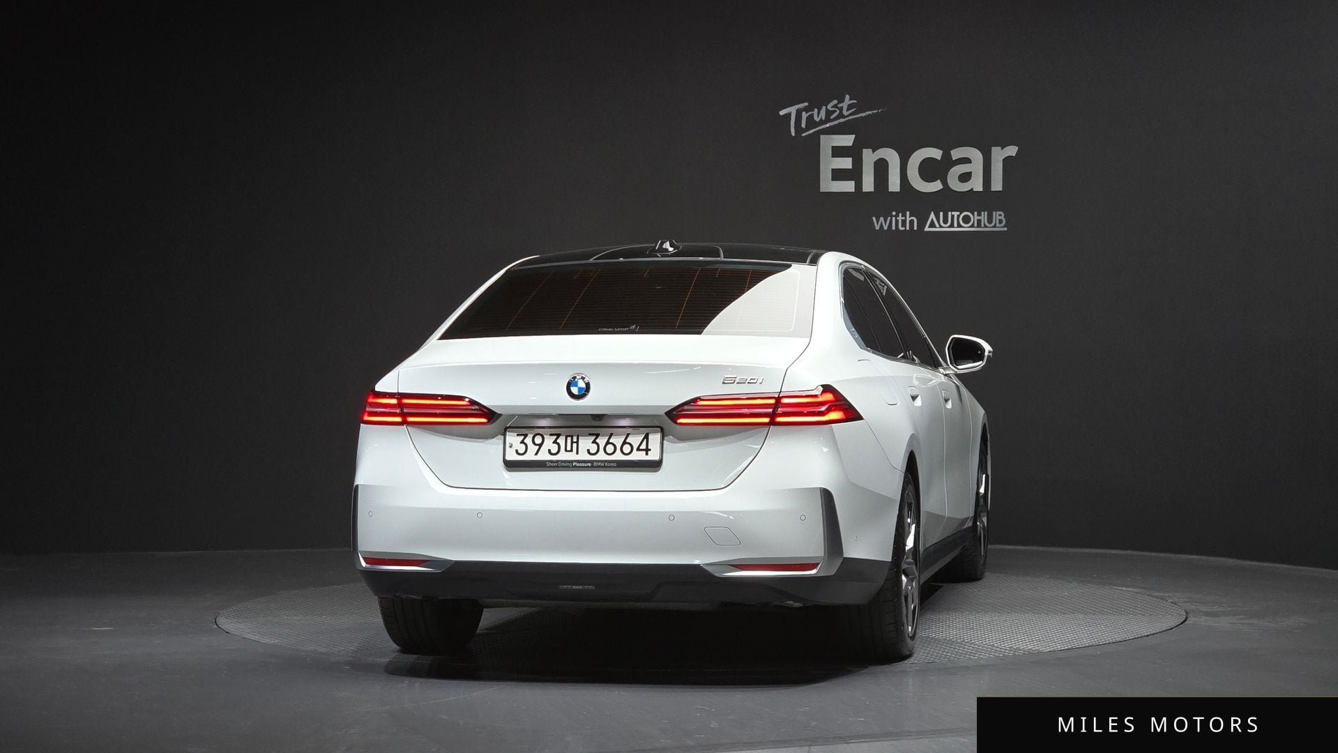 BMW 5 Series (G60) 2024 — миниатюра 4