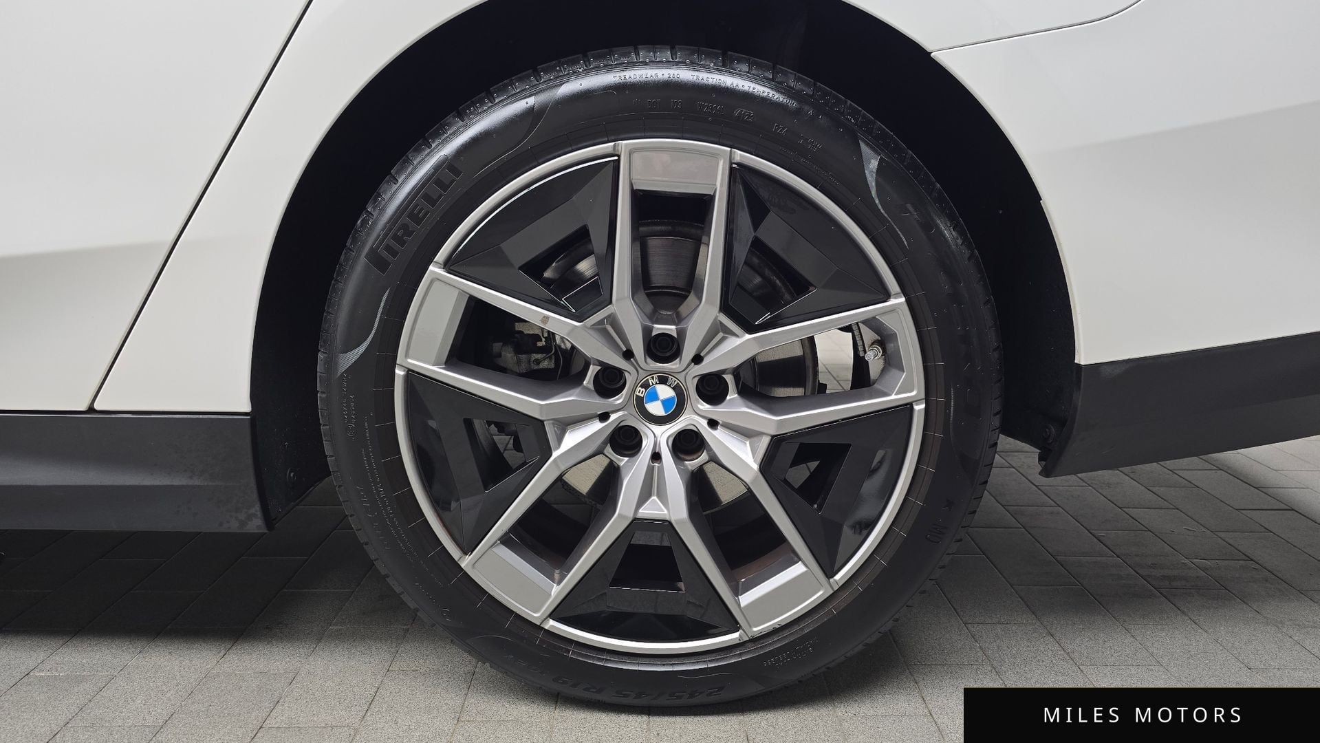 BMW 5 Series (G60) 2024 — миниатюра 5