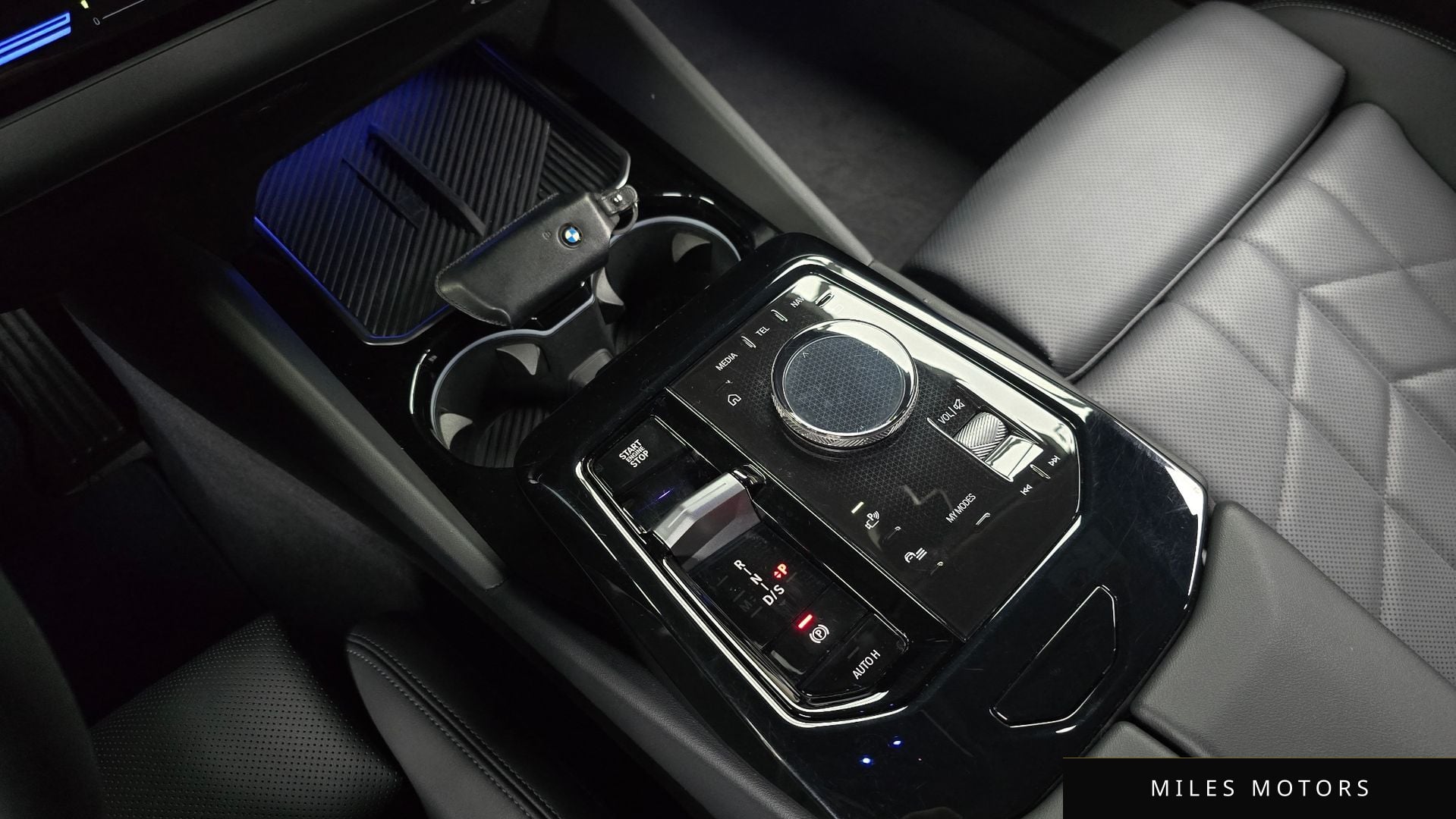 BMW 5 Series (G60) 2024 — миниатюра 9