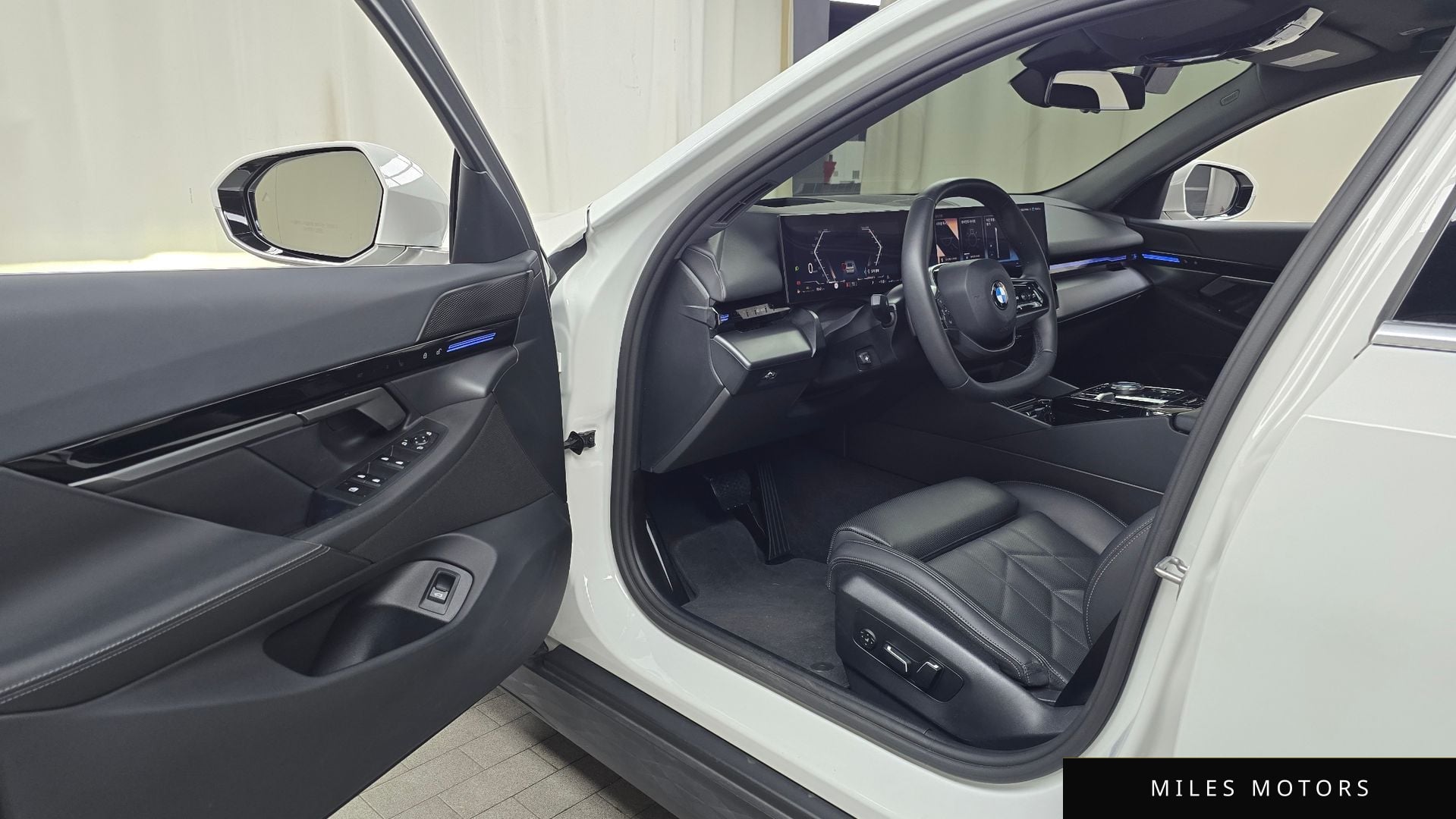 BMW 5 Series (G60) 2024 — миниатюра 10