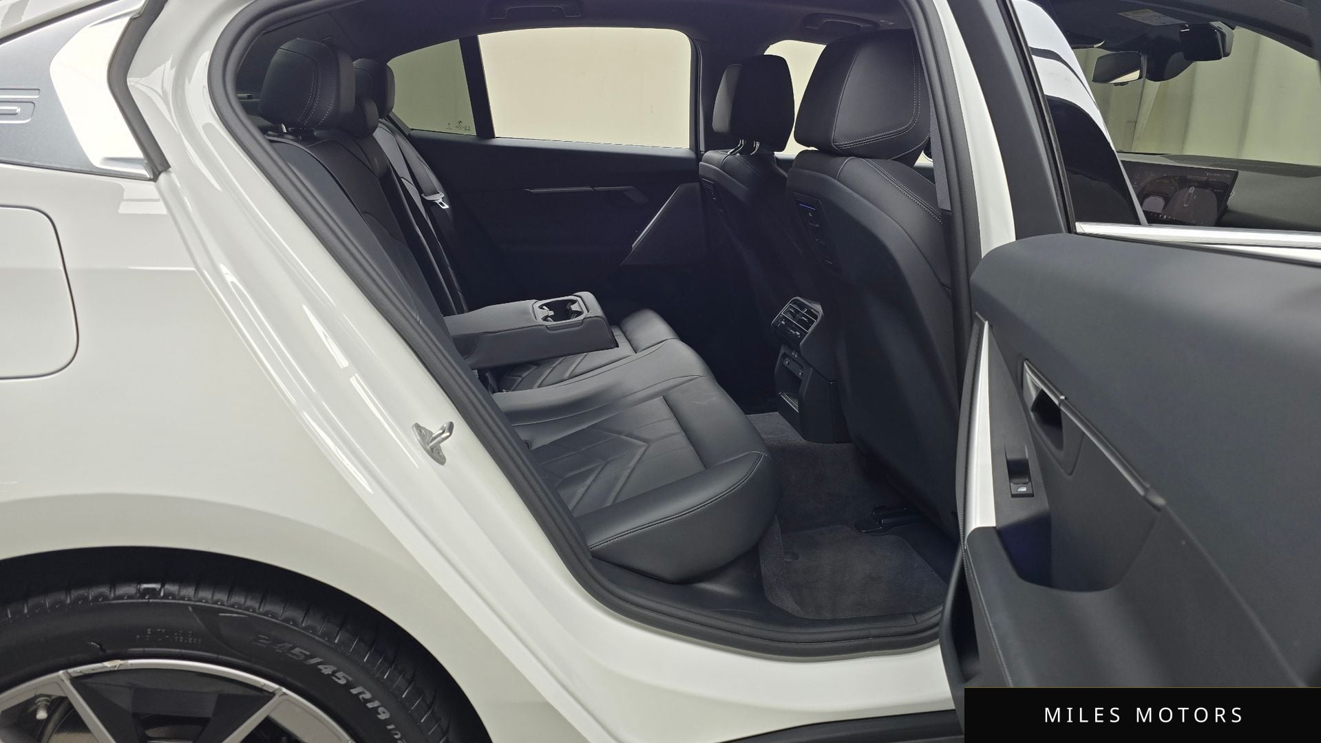 BMW 5 Series (G60) 2024 — миниатюра 12