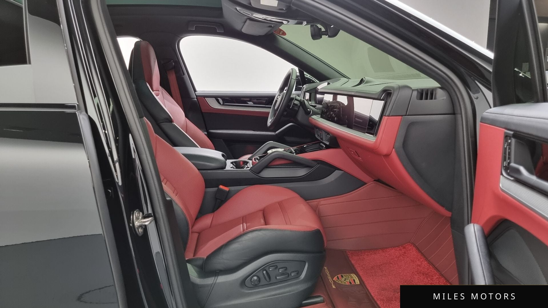 Porsche Cayenne 2024 — миниатюра 10