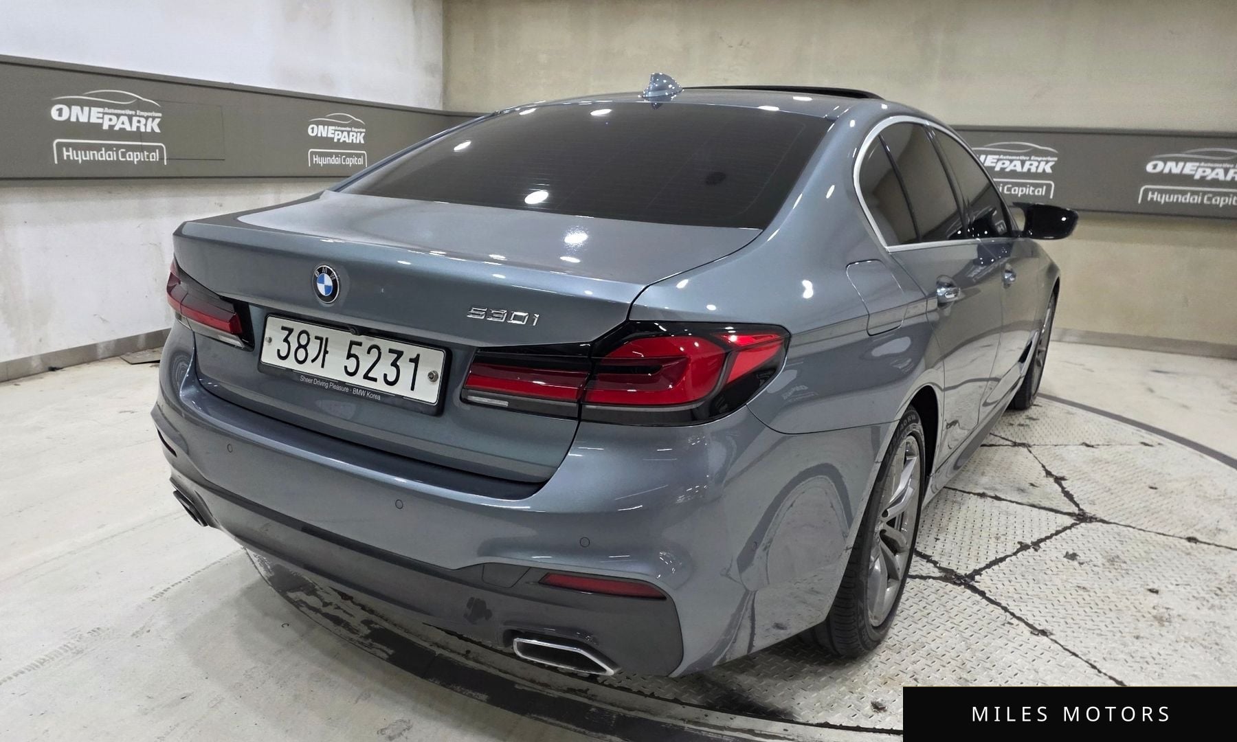 BMW 5 Series (G30) 2018 — миниатюра 4