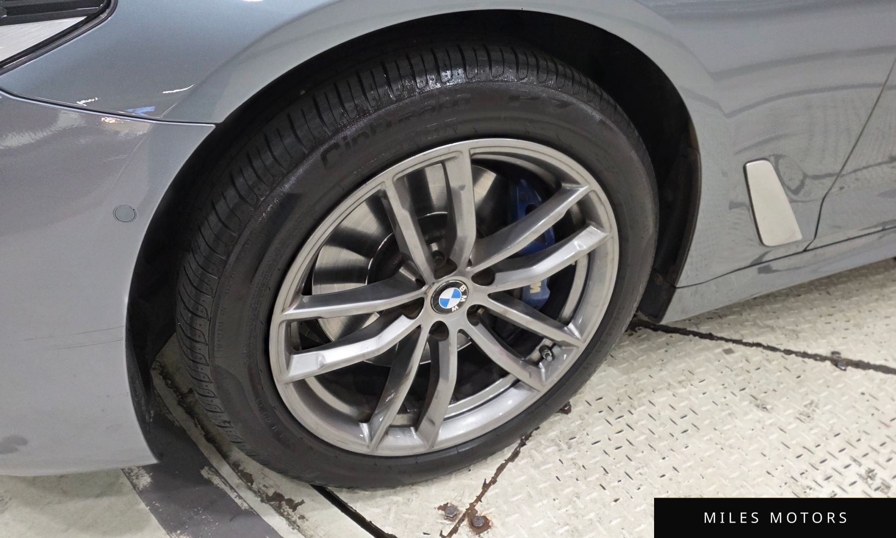 BMW 5 Series (G30) 2018 — миниатюра 5