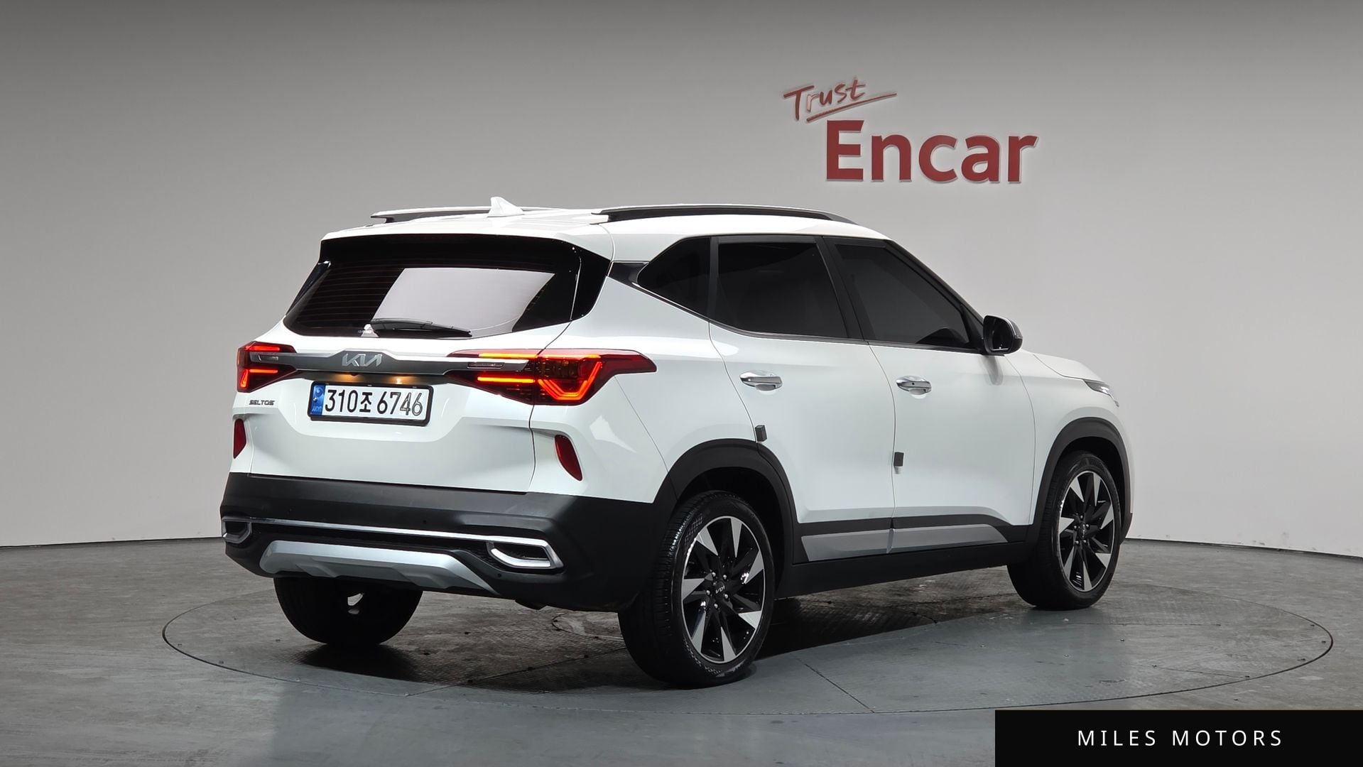 Kia Seltos 2023 — фото 1 из 12