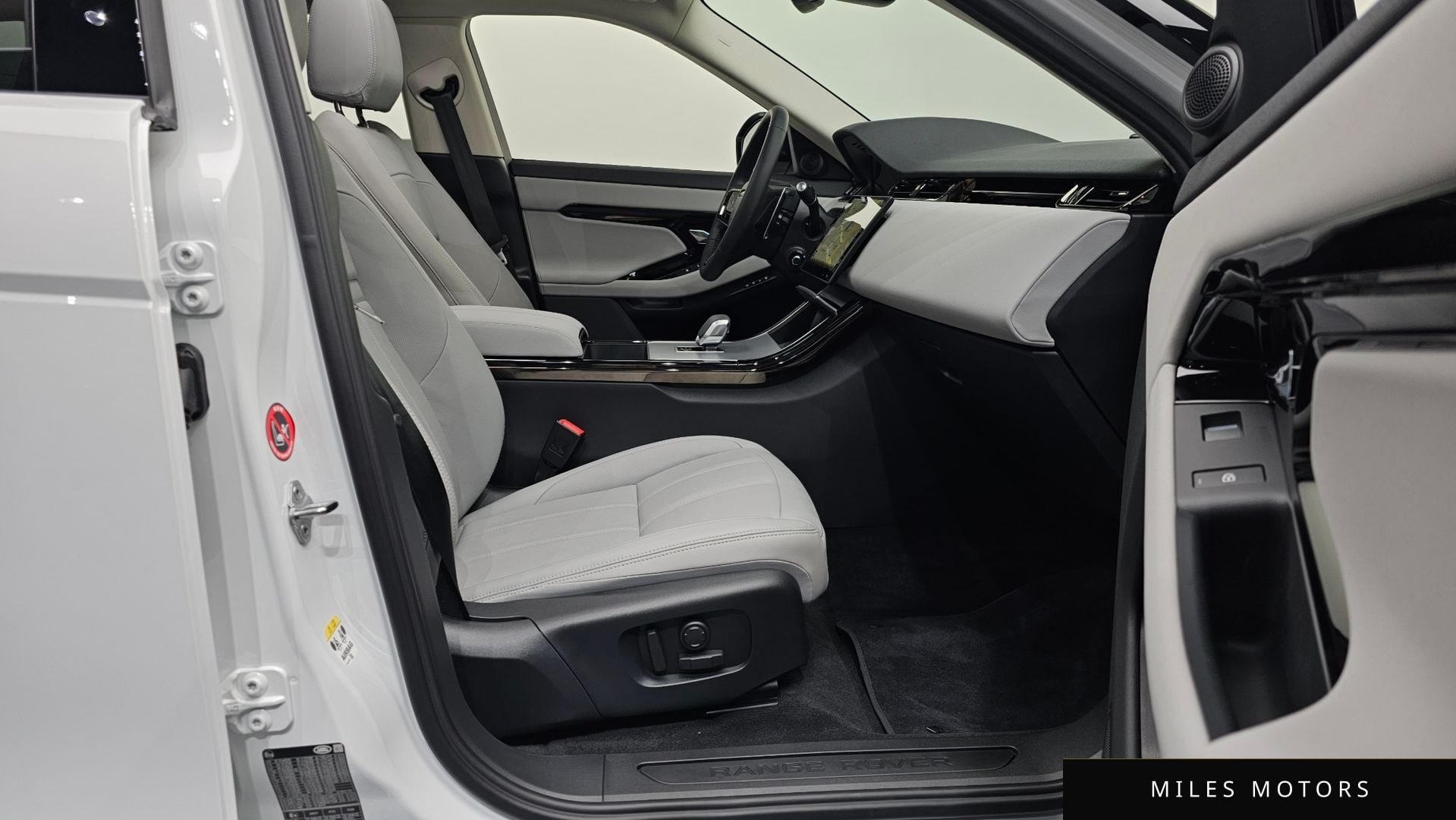 Land Rover Range Rover Evoque 2025 — миниатюра 3
