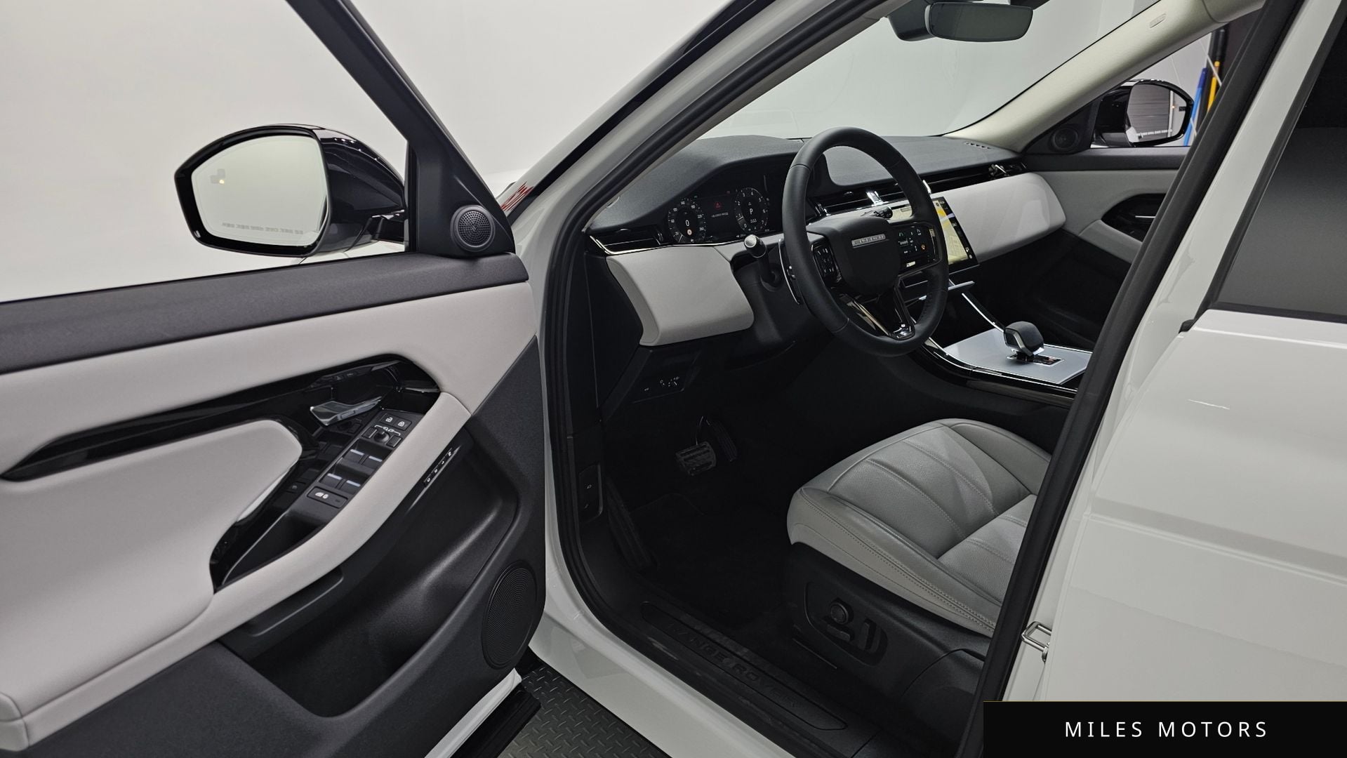 Land Rover Range Rover Evoque 2025 — миниатюра 11
