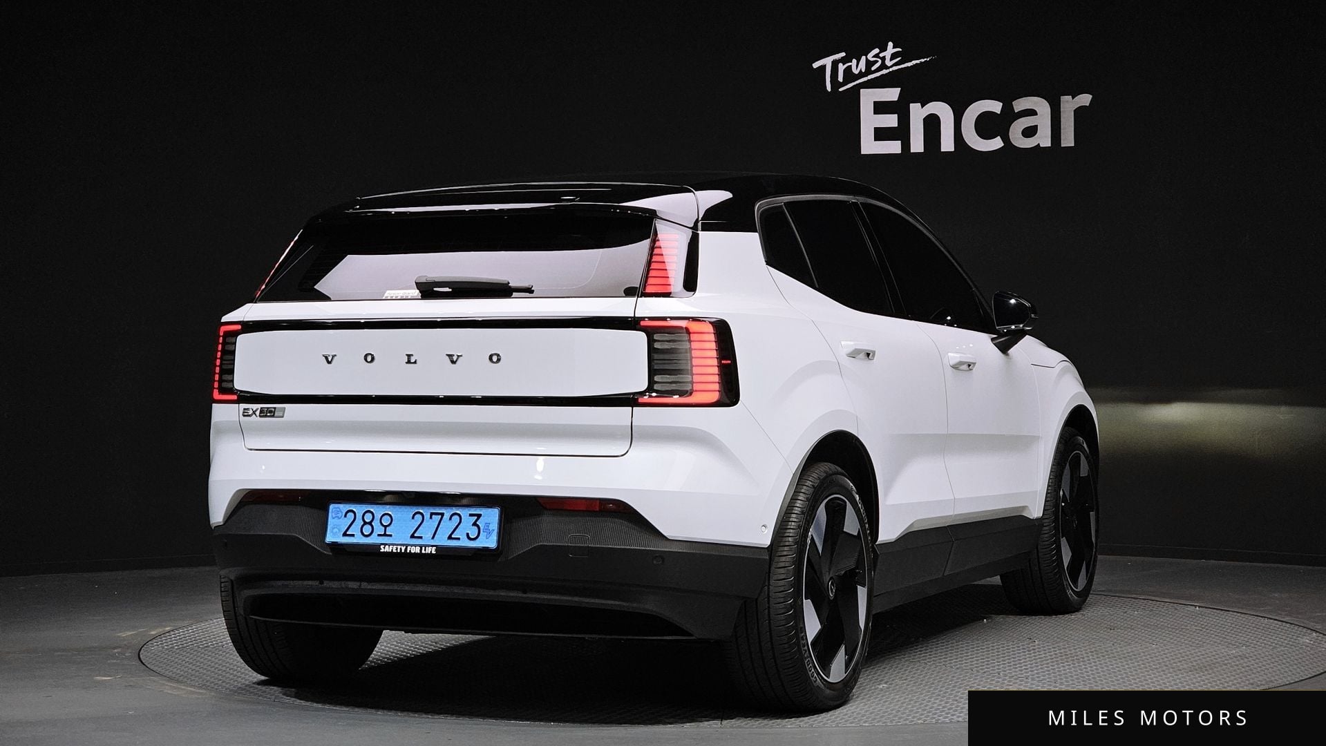 Volvo EX30 2025 — миниатюра 2