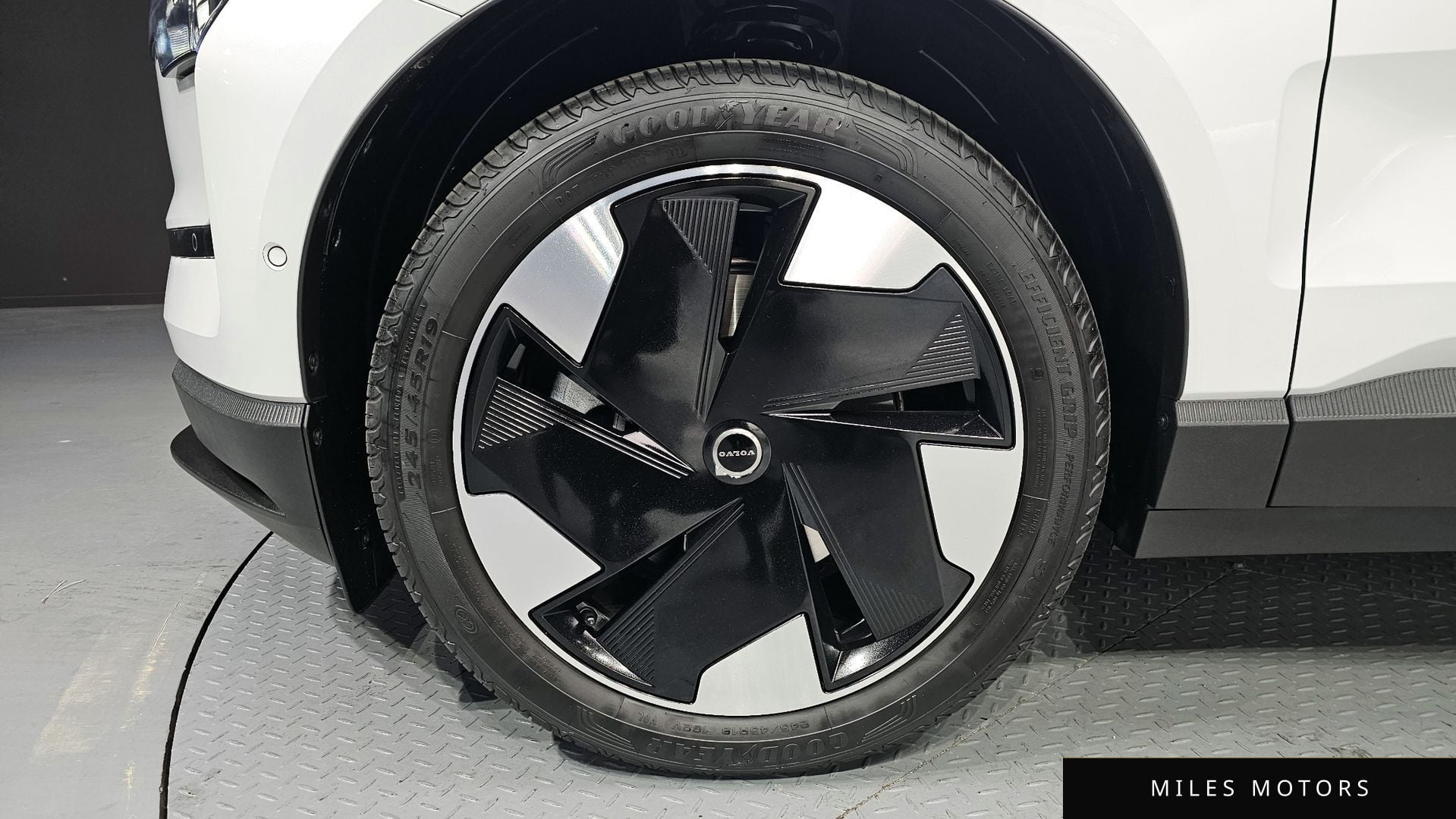 Volvo EX30 2025 — миниатюра 5