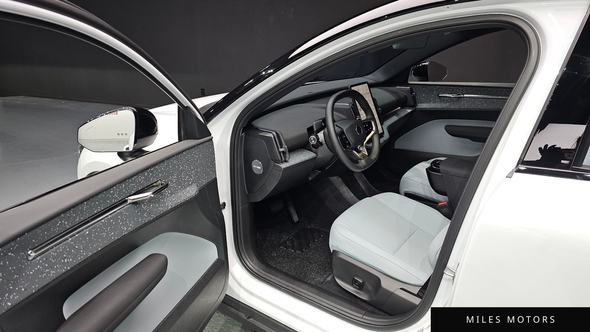Volvo EX30 2025 — миниатюра 11