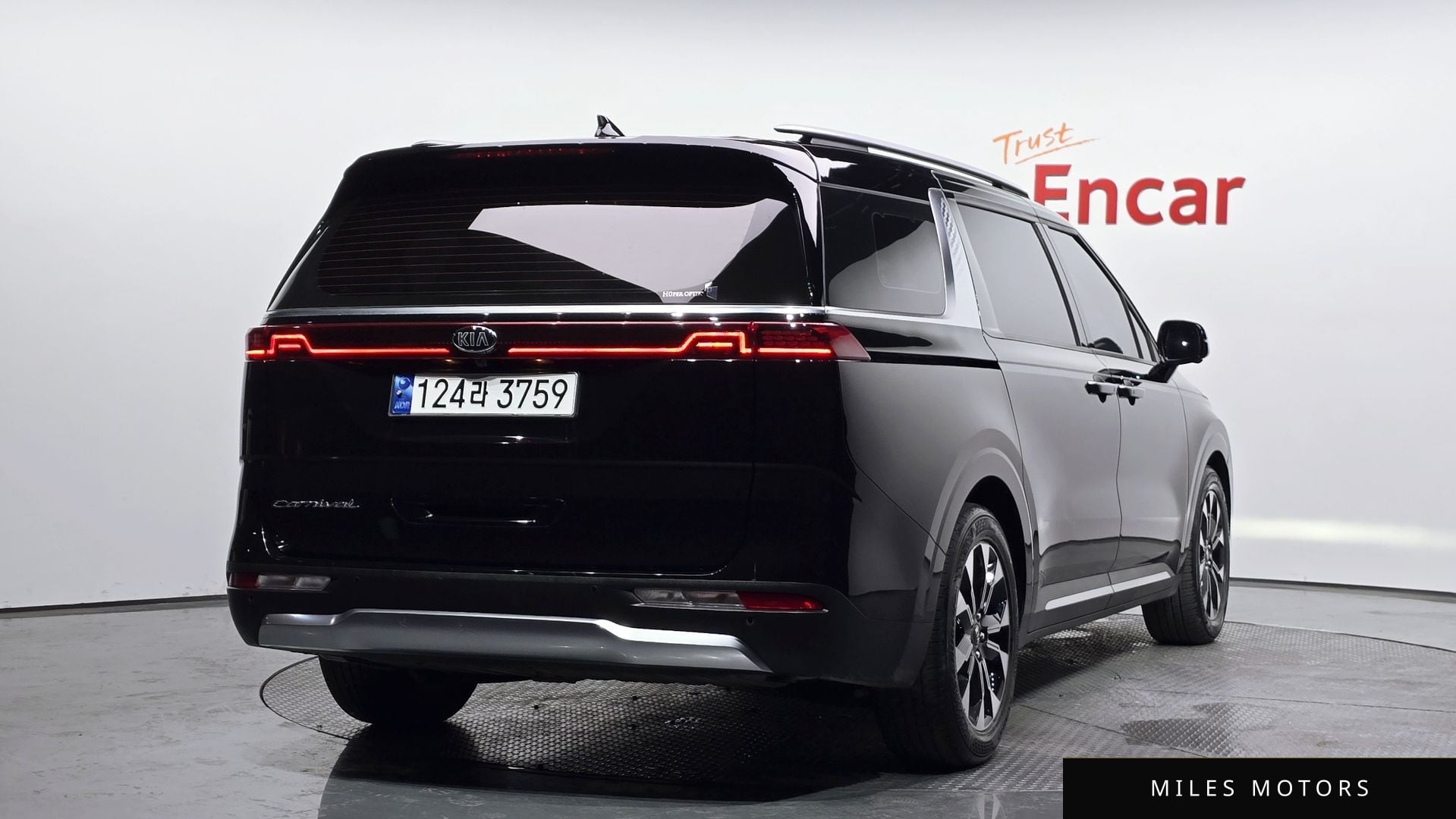 Kia Carnival 2021 — фото 1 из 12