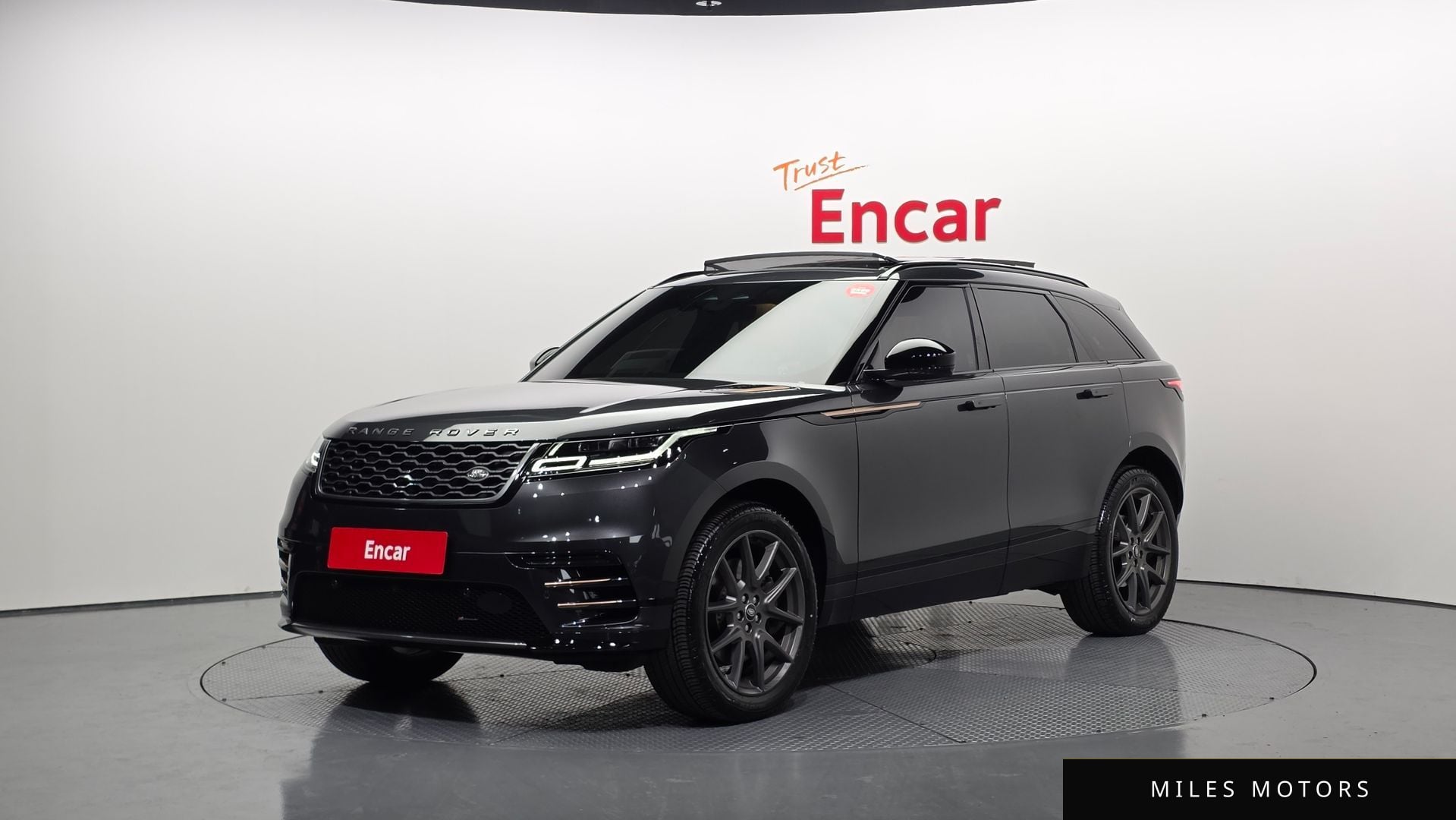 Land Rover Range Rover Velar 2023 — фото 1 из 12