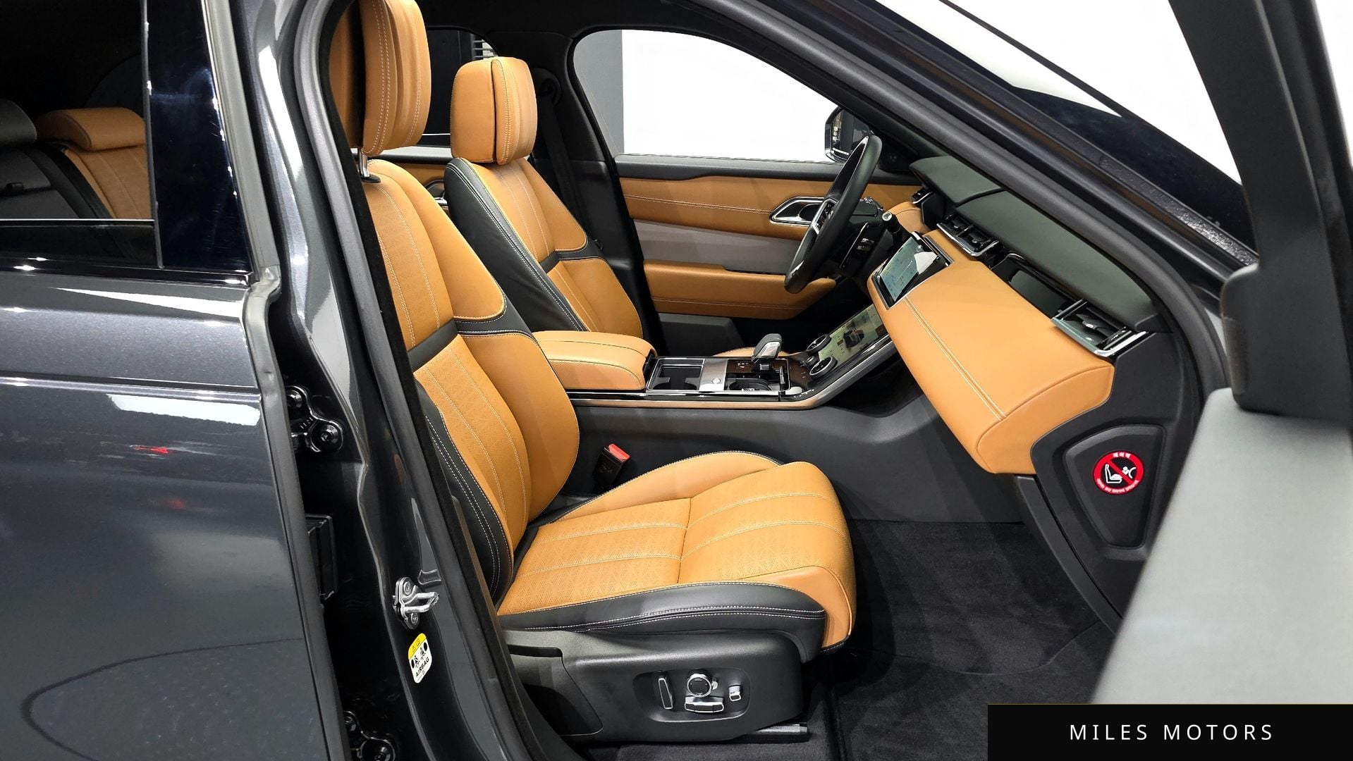 Land Rover Range Rover Velar 2023 — миниатюра 11