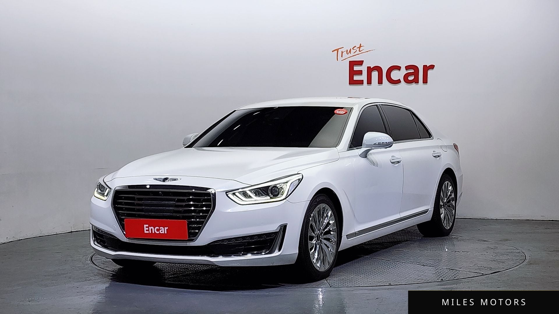 Genesis EQ900 2016 — фото 1 из 12