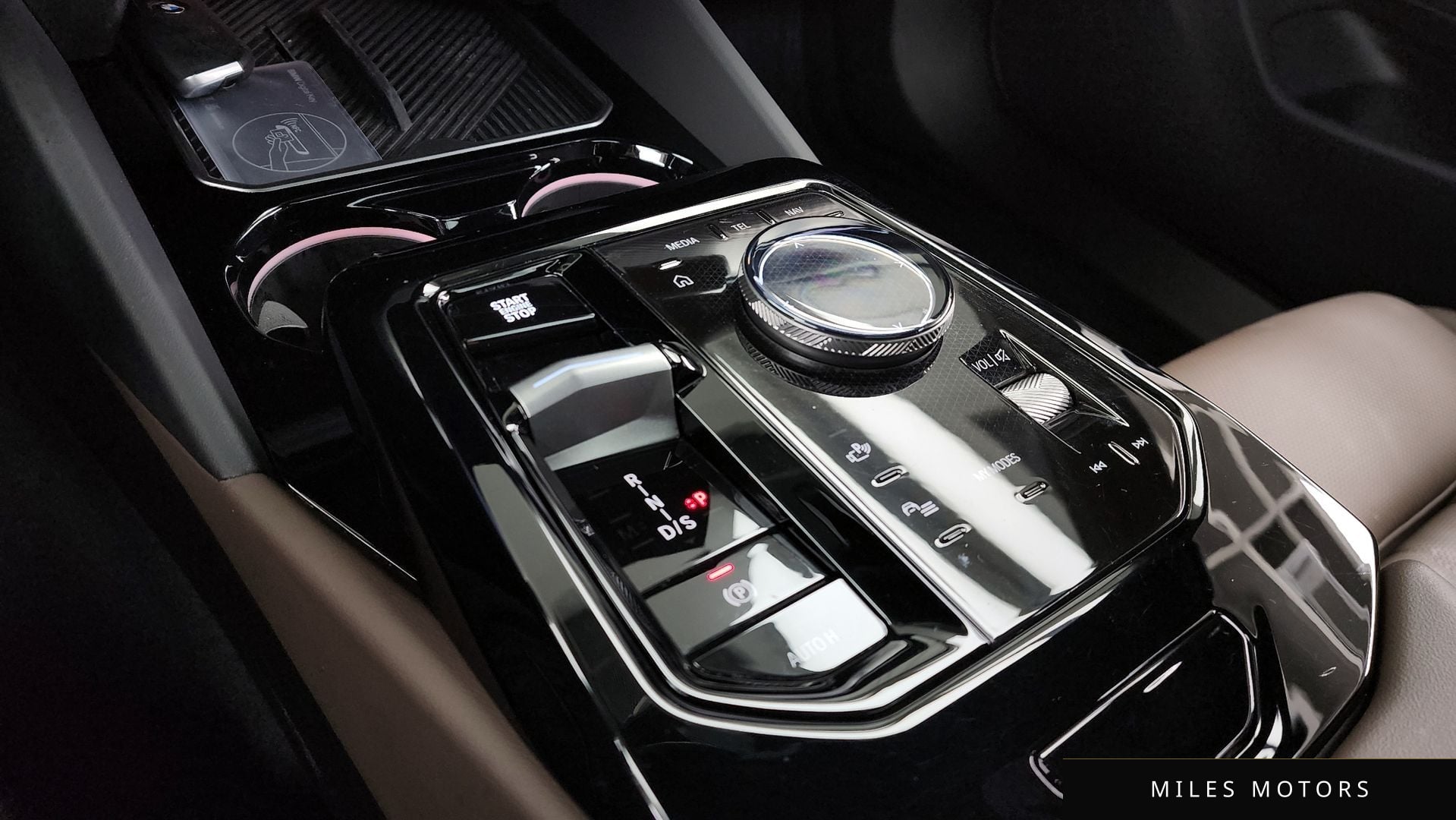 BMW 5 Series (G60) 2025 — миниатюра 9