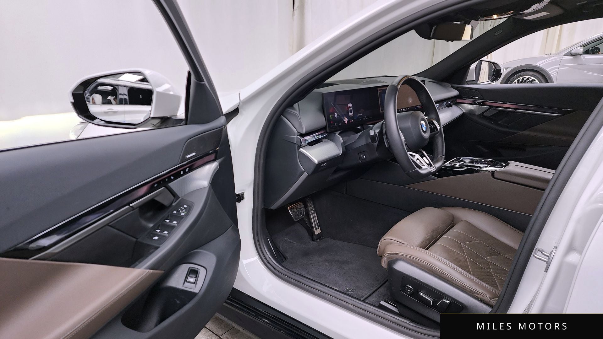 BMW 5 Series (G60) 2025 — миниатюра 10