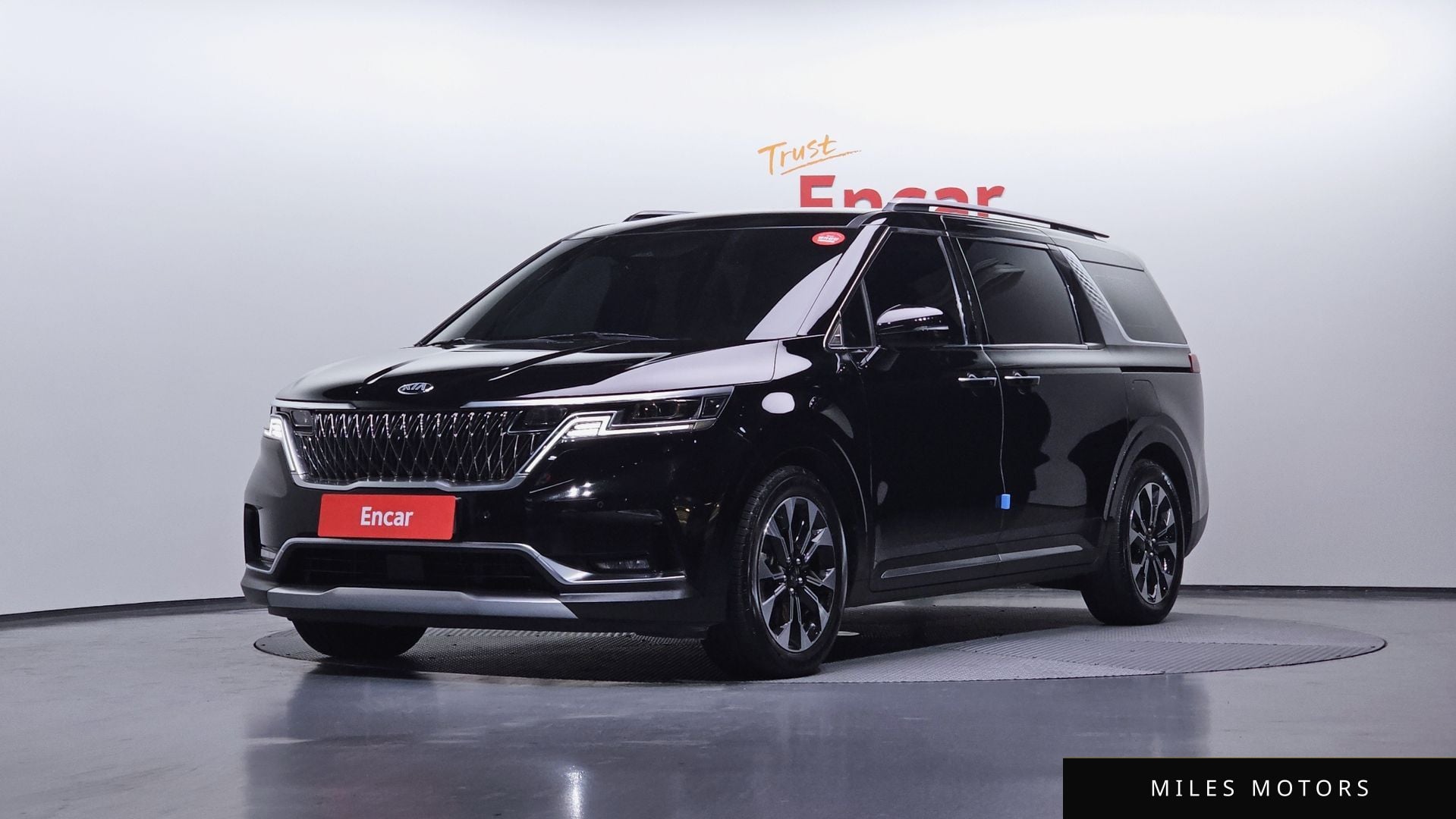 Kia Carnival 2021 — фото 1 из 12