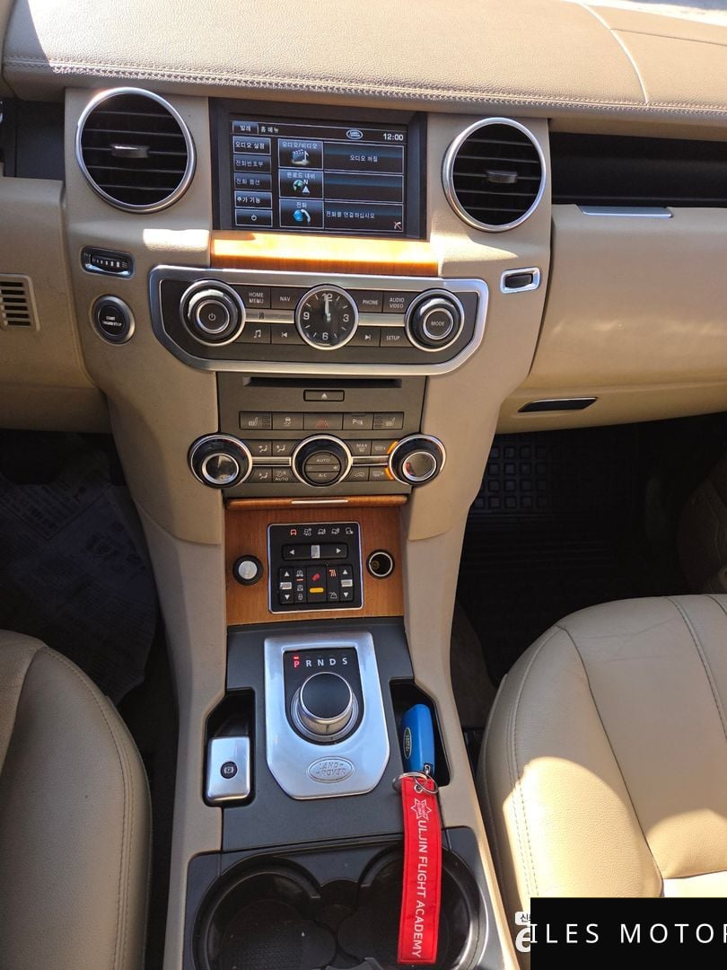 Land Rover Discovery 2012 — миниатюра 9