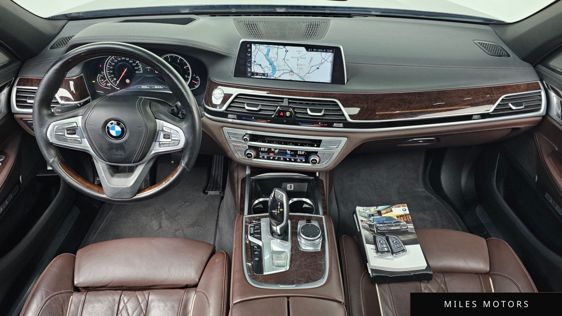 BMW 7 Series (G11) 2016 — миниатюра 7