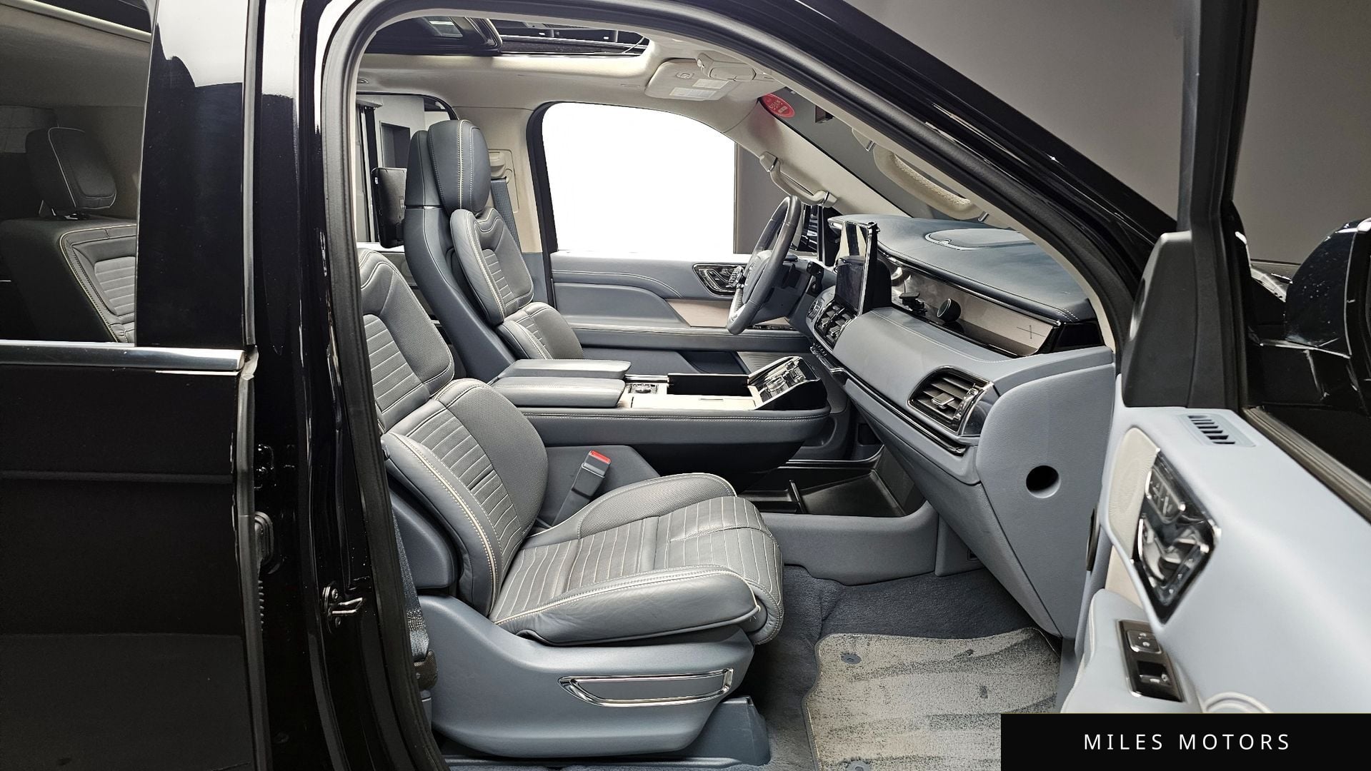 Lincoln Navigator 2019 — миниатюра 10