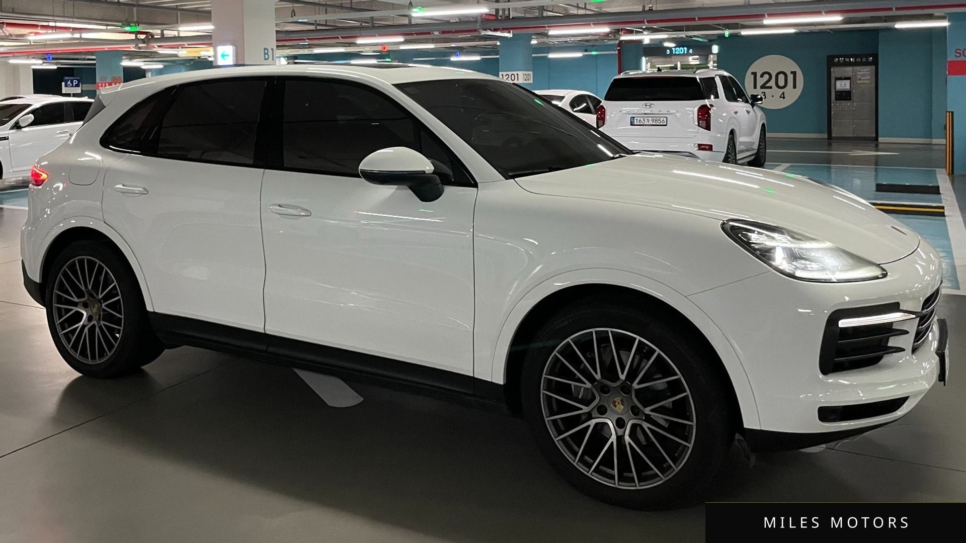 Porsche Cayenne 2023 — миниатюра 3