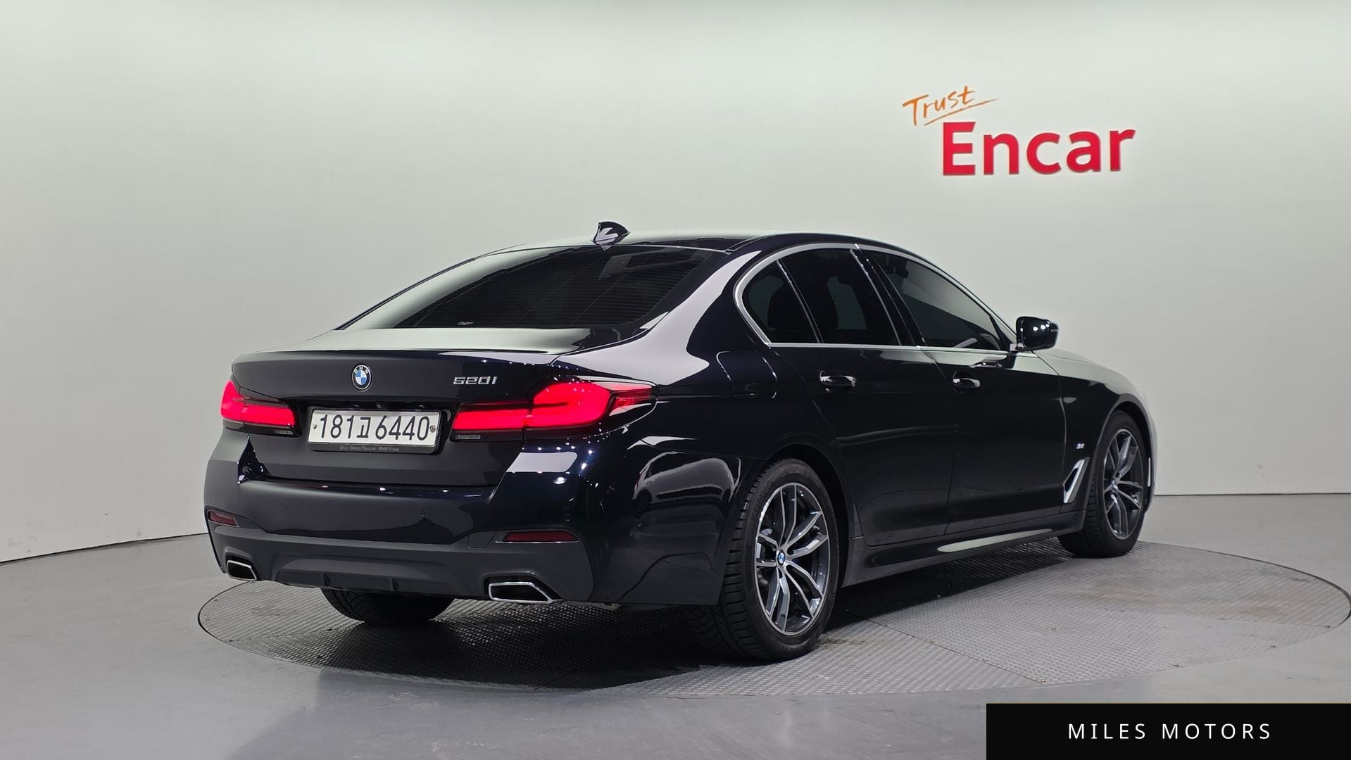 BMW 5 Series (G30) 2021 — миниатюра 2
