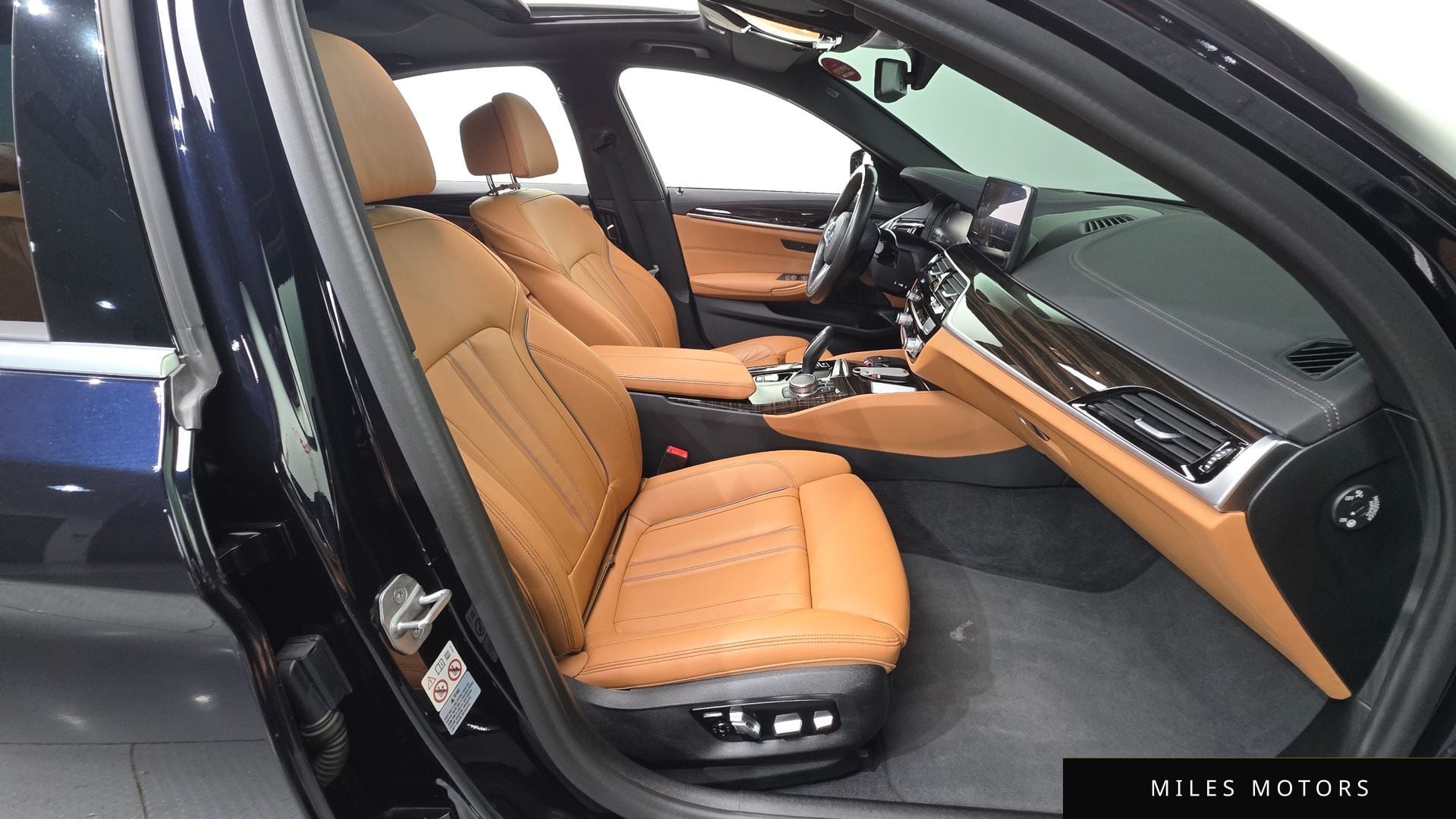 BMW 5 Series (G30) 2021 — миниатюра 10
