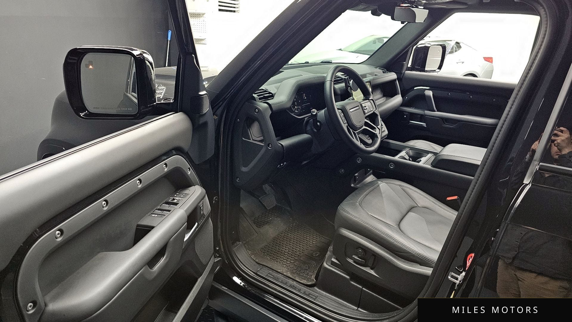 Land Rover Defender 2025 — миниатюра 10