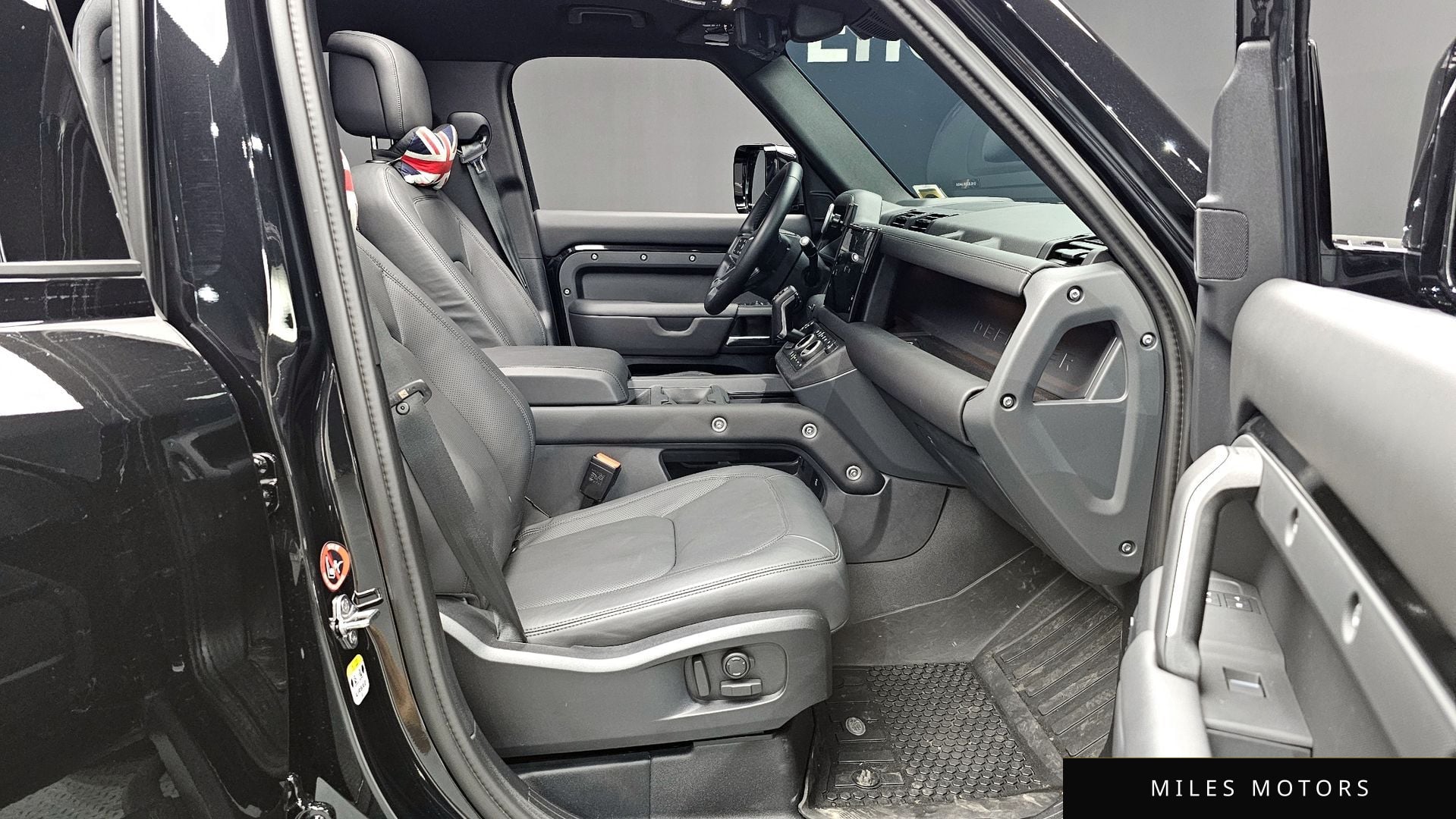 Land Rover Defender 2025 — миниатюра 11