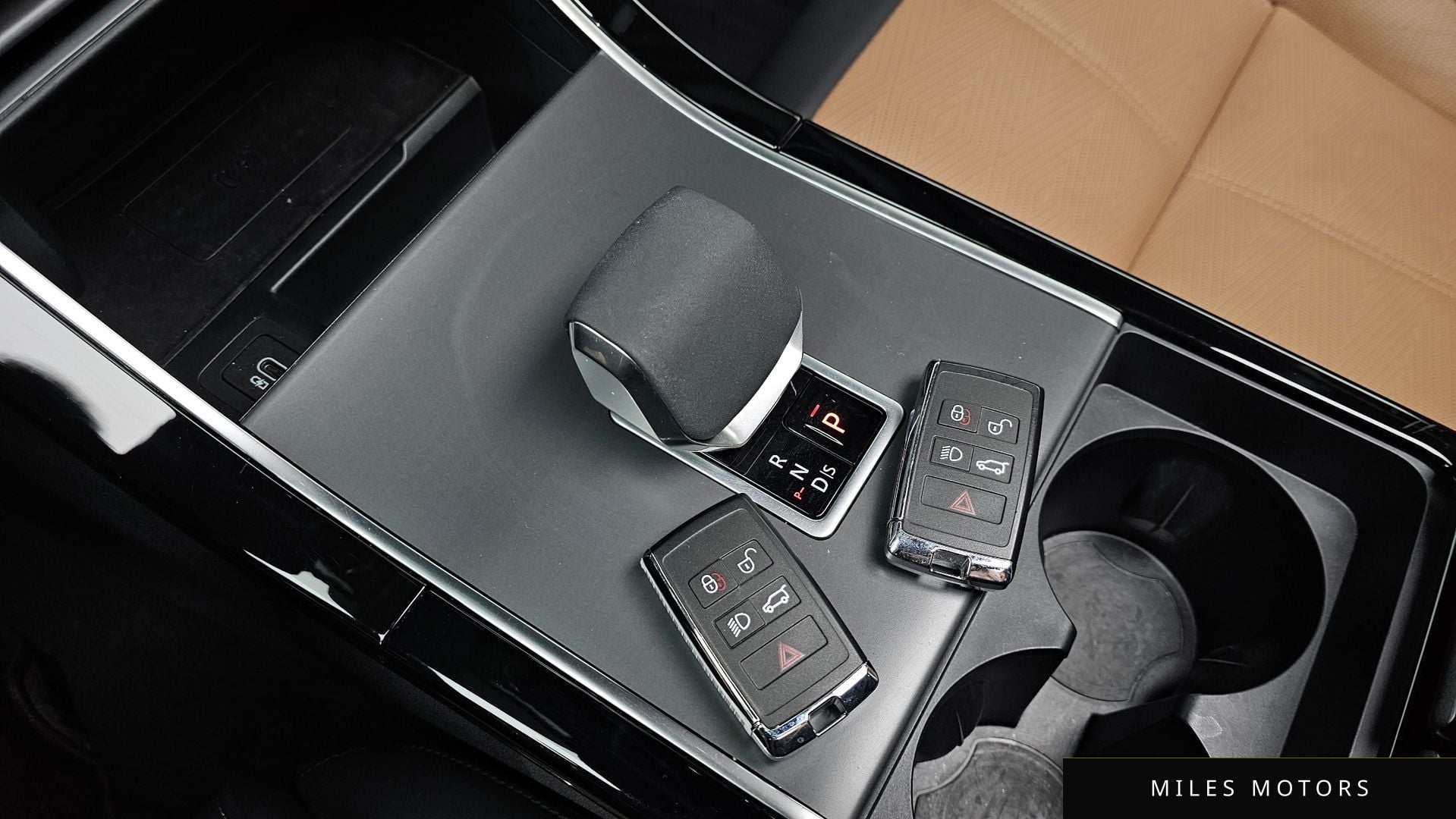 Land Rover Range Rover Velar 2025 — миниатюра 9
