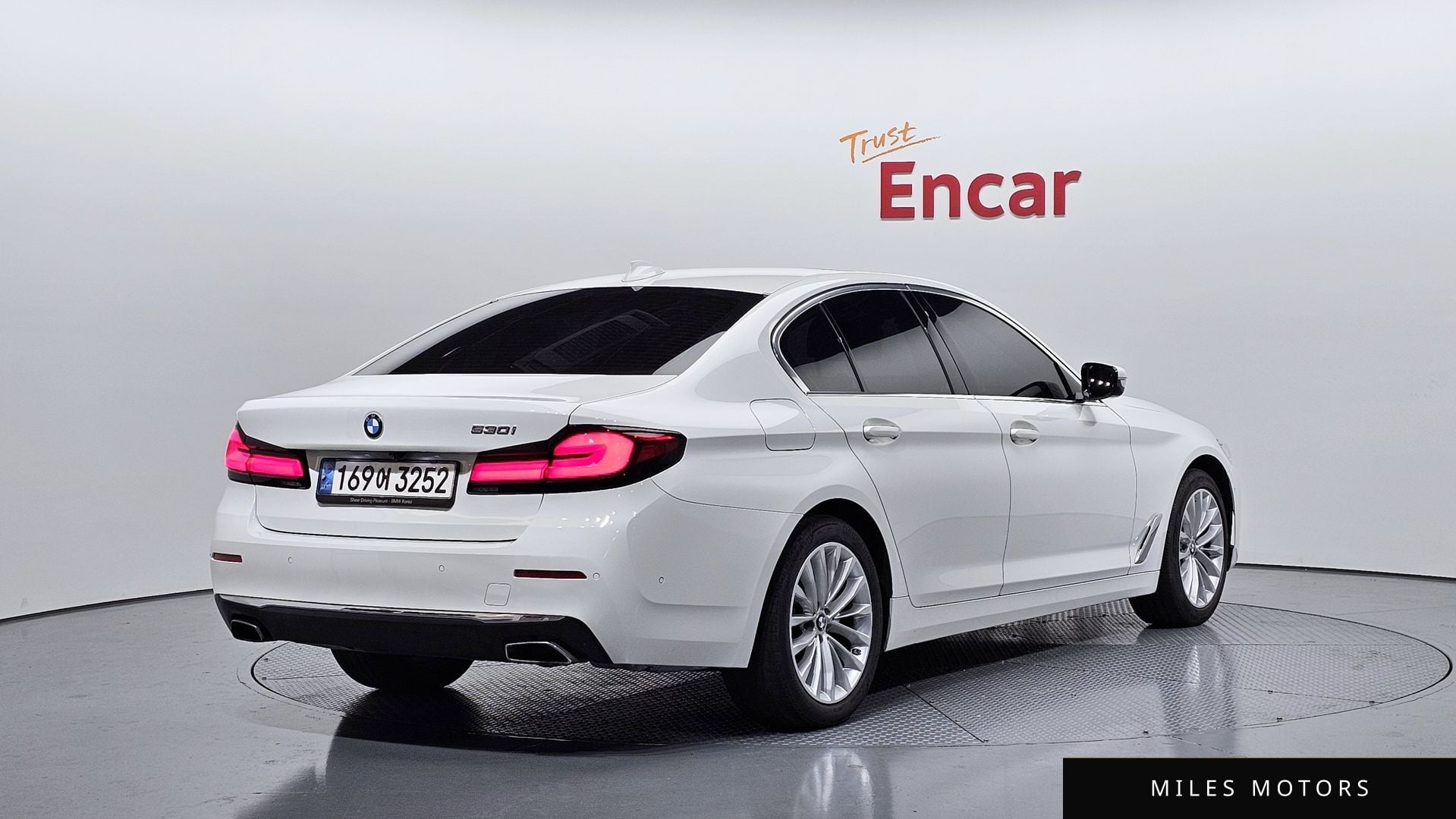 BMW 5 Series (G30) 2021 — миниатюра 2