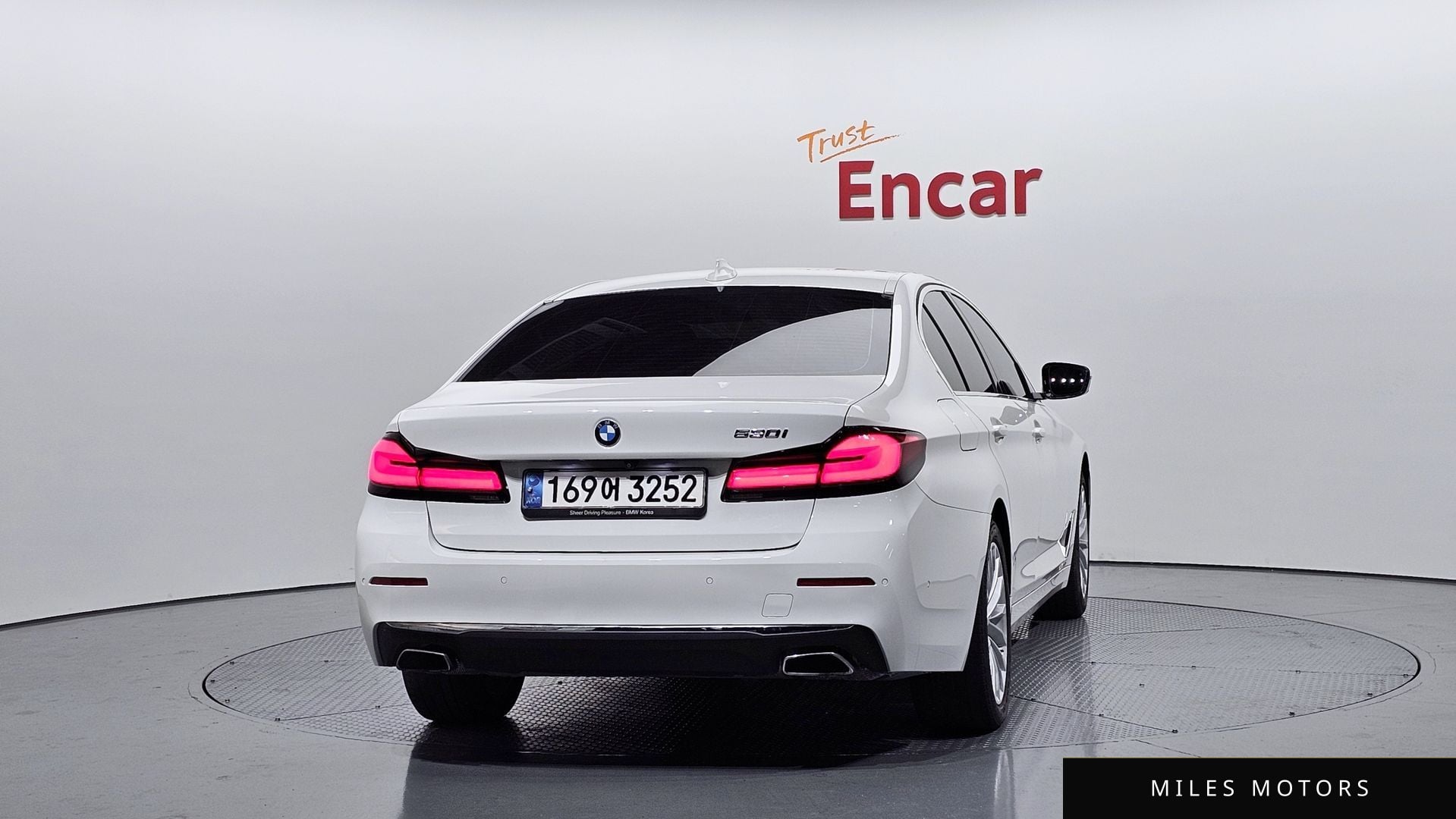 BMW 5 Series (G30) 2021 — миниатюра 4