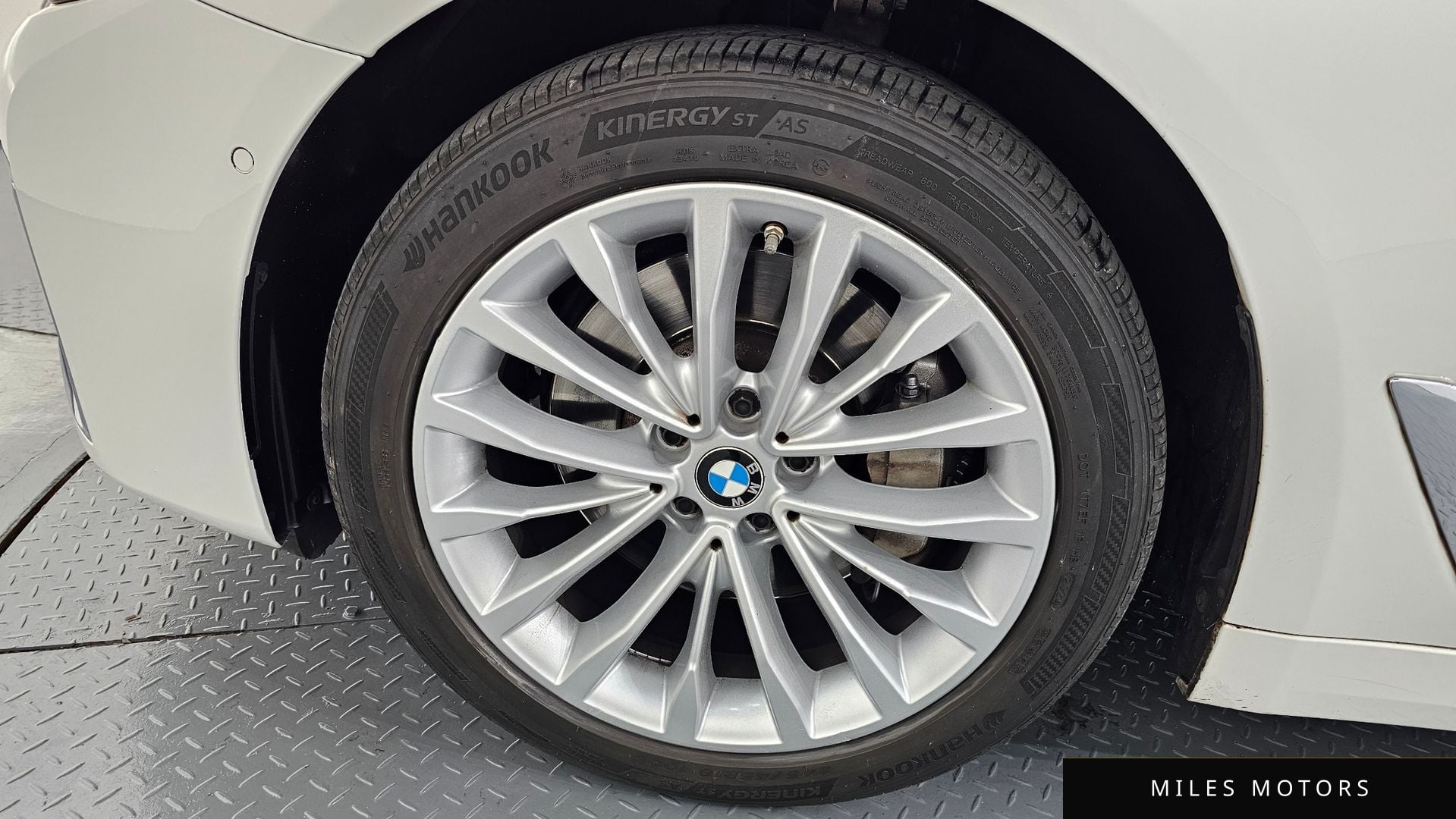 BMW 5 Series (G30) 2021 — миниатюра 5