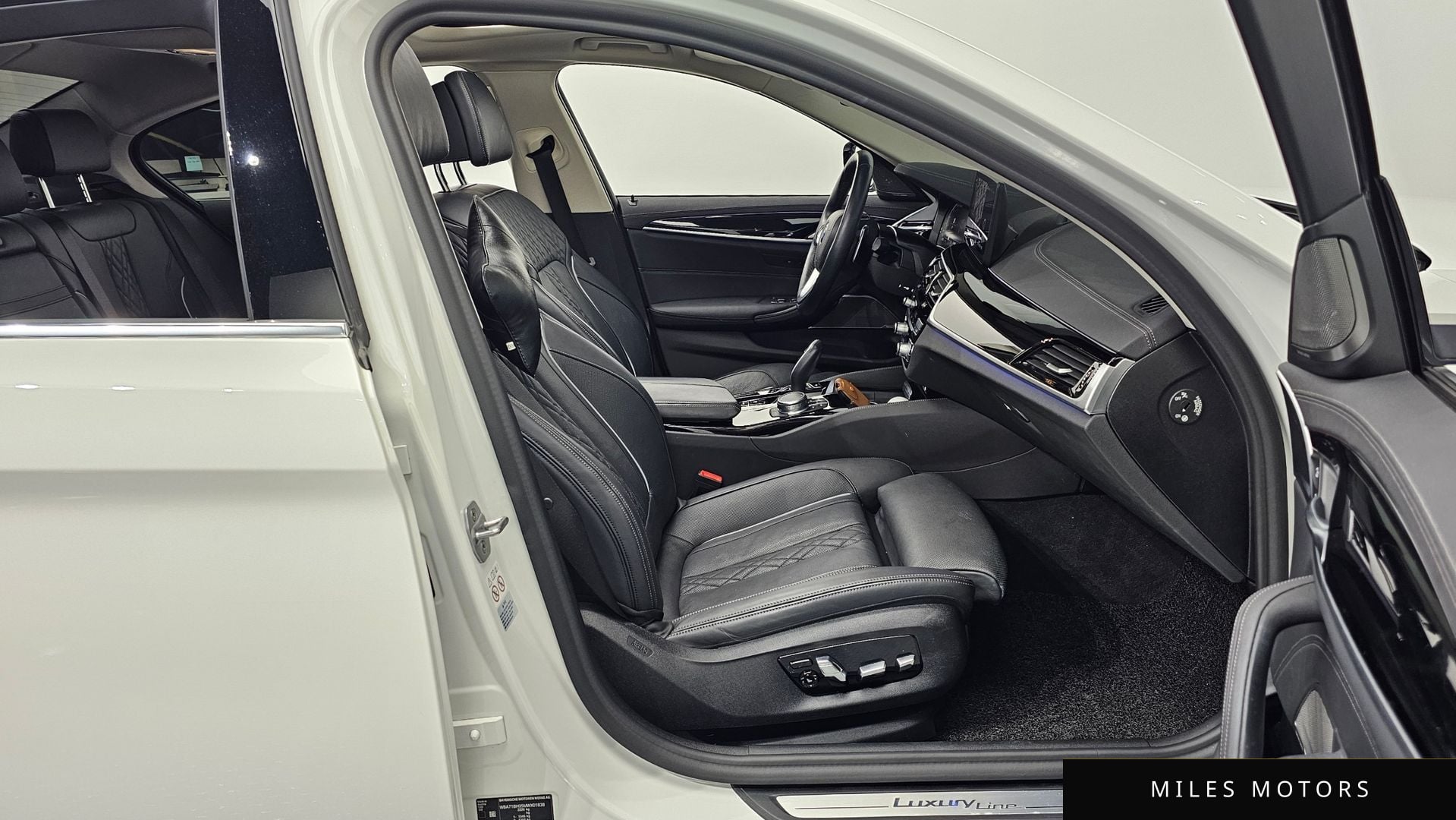 BMW 5 Series (G30) 2021 — миниатюра 10