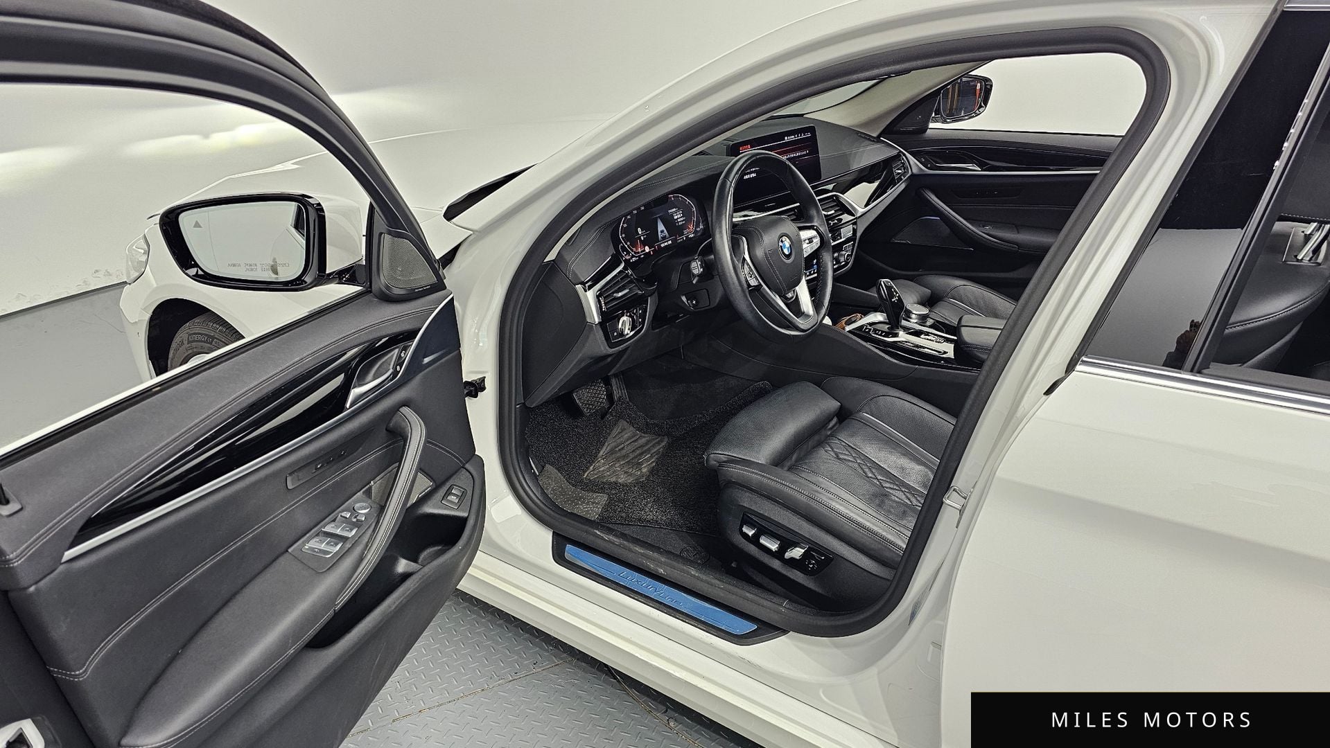 BMW 5 Series (G30) 2021 — миниатюра 11