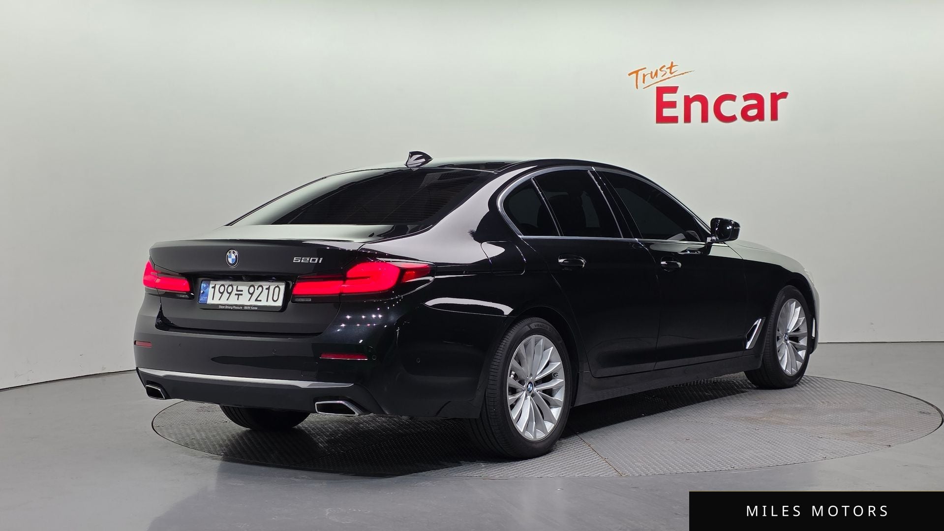 BMW 5 Series (G30) 2021 — миниатюра 2