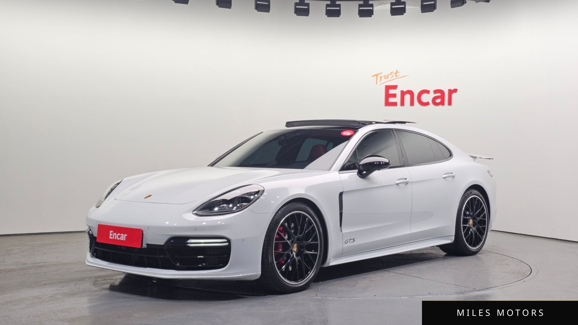 Porsche Panamera 2020 — фото 1 из 12