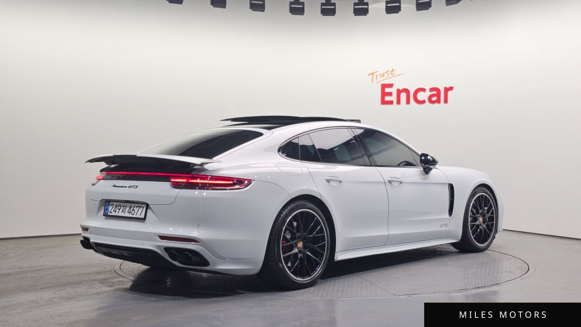 Porsche Panamera 2020 — миниатюра 2