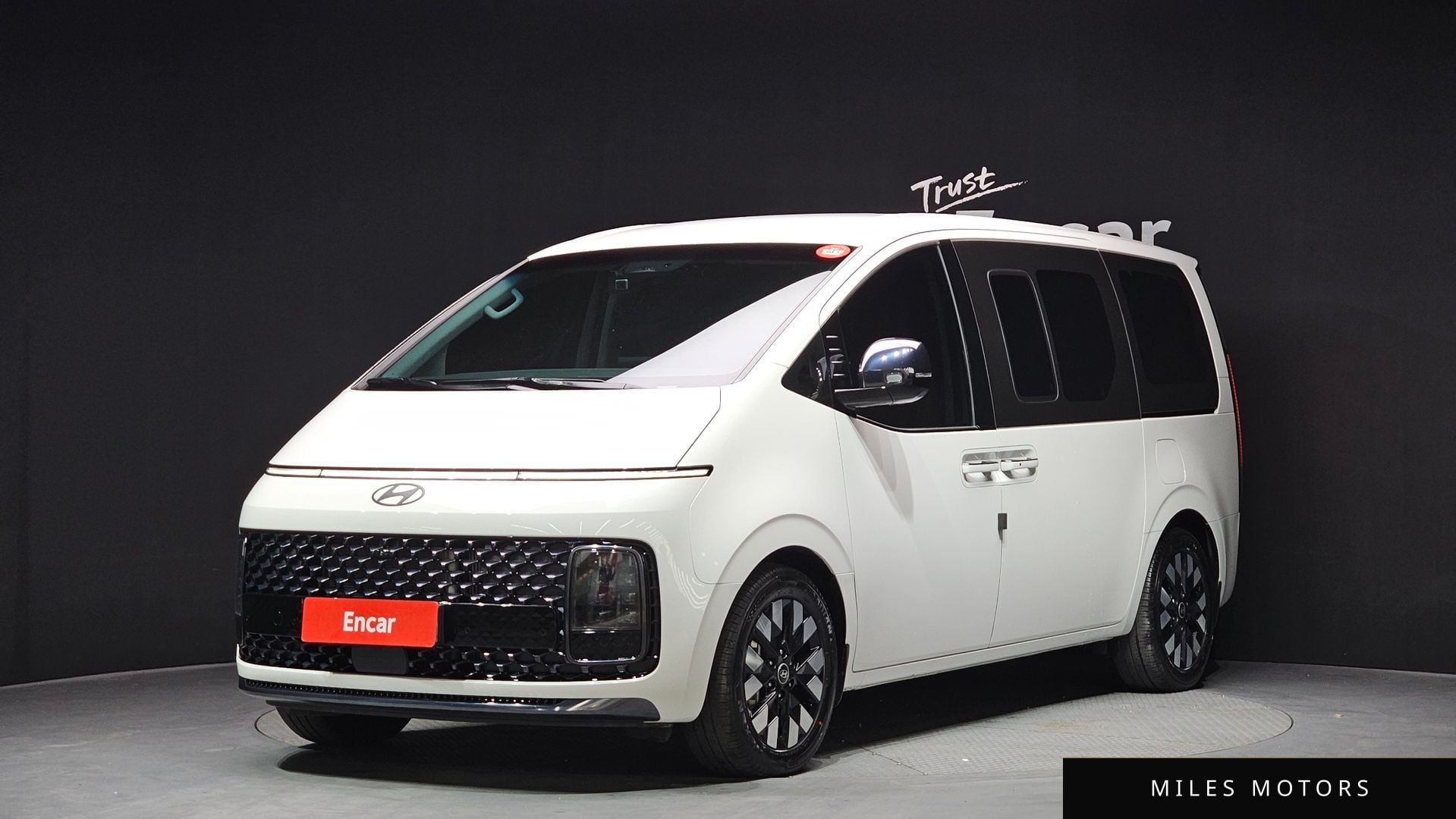 Hyundai Staria 2025 — фото 1 из 12